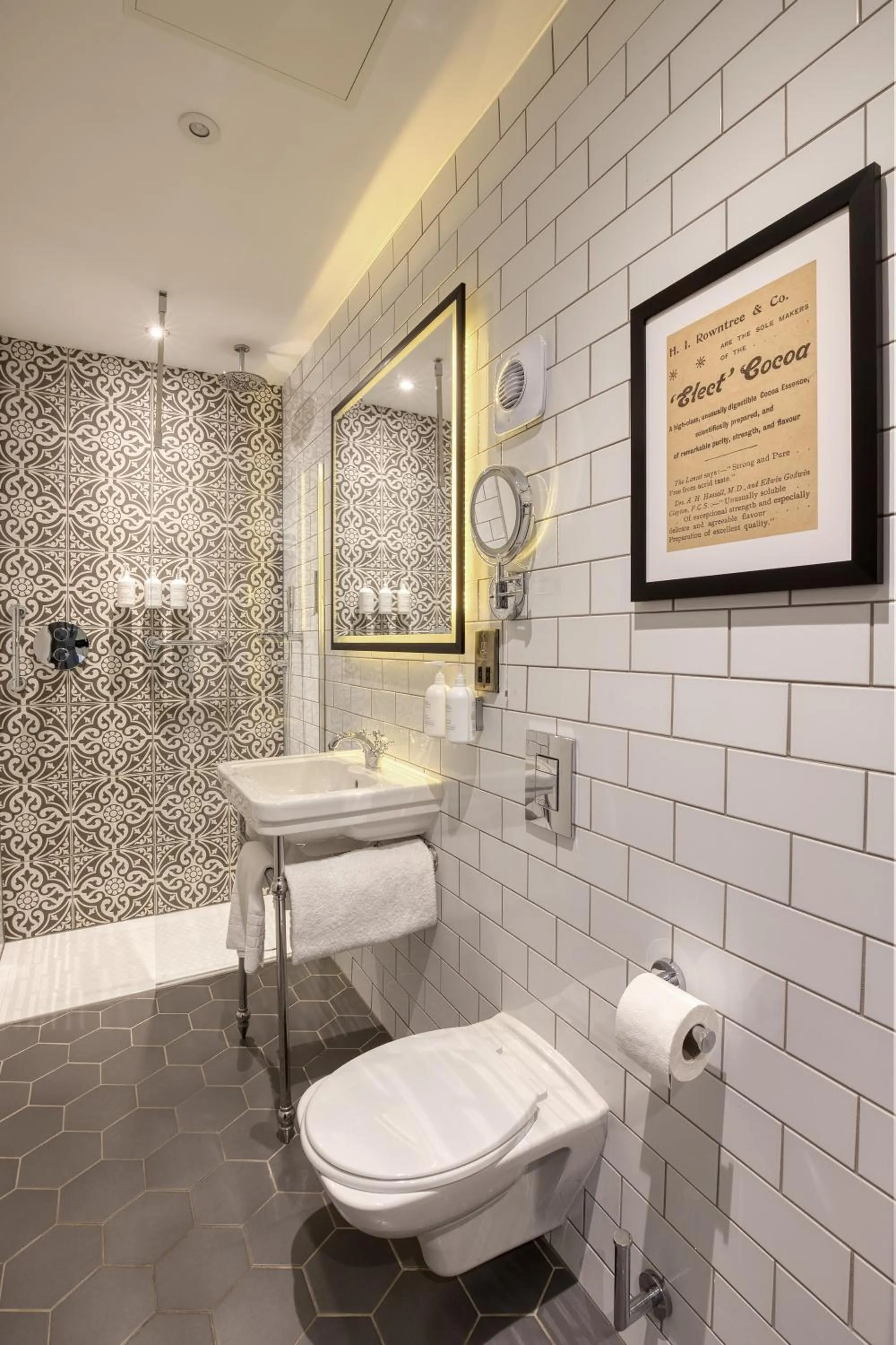 Shower in Elmbank York, Tapestry Collection by Hilton