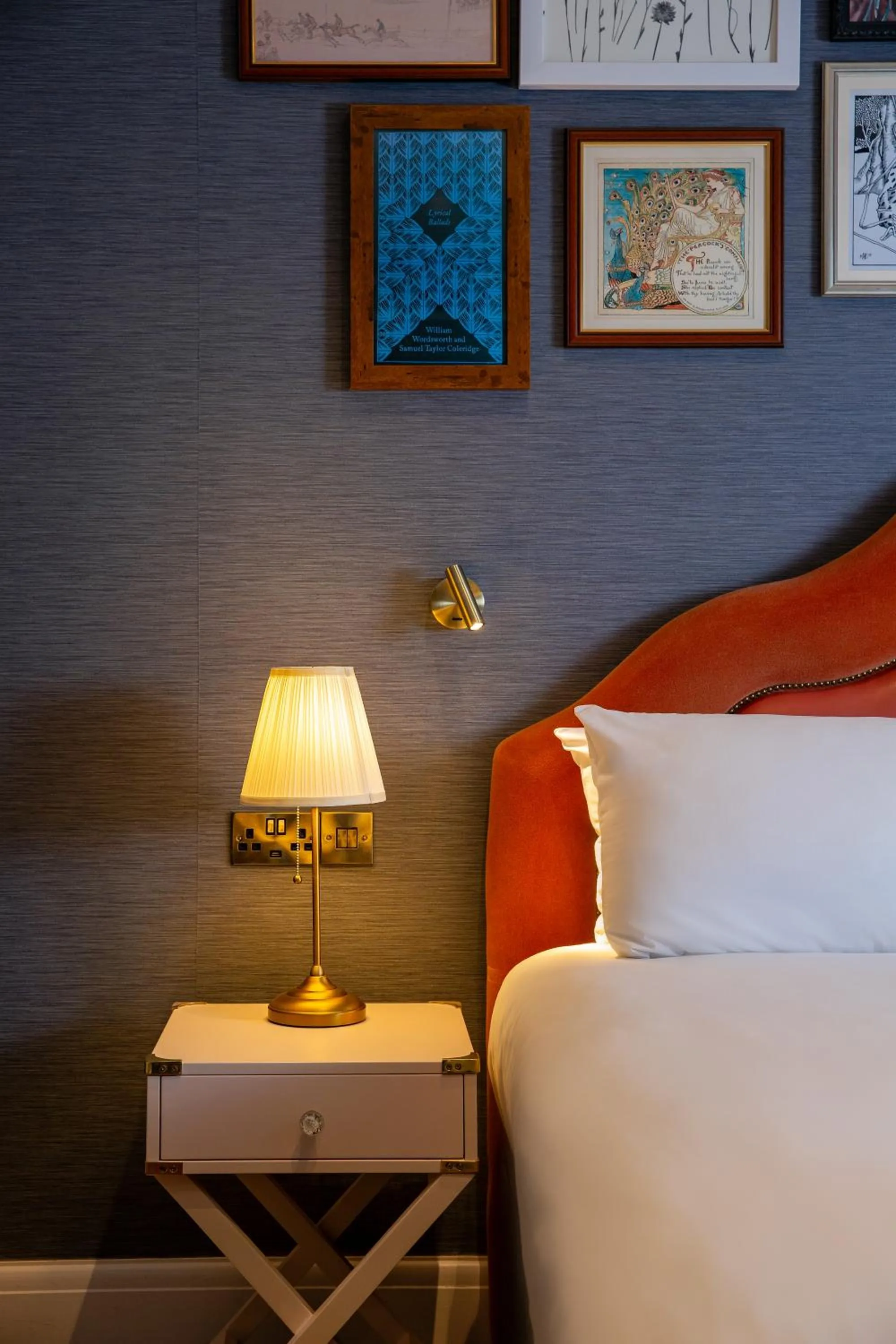 Bed in Elmbank York, Tapestry Collection by Hilton