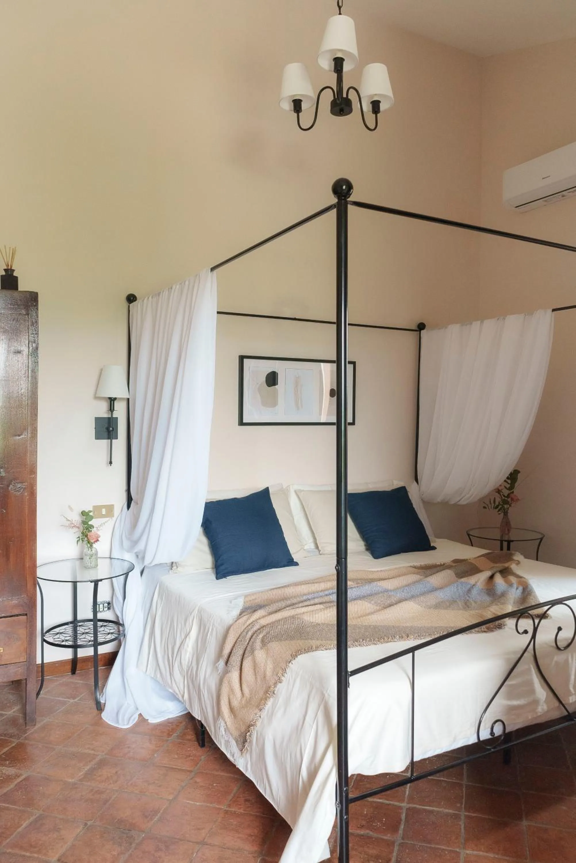 Photo of the whole room, Bed in Relais di campagna la polledrara