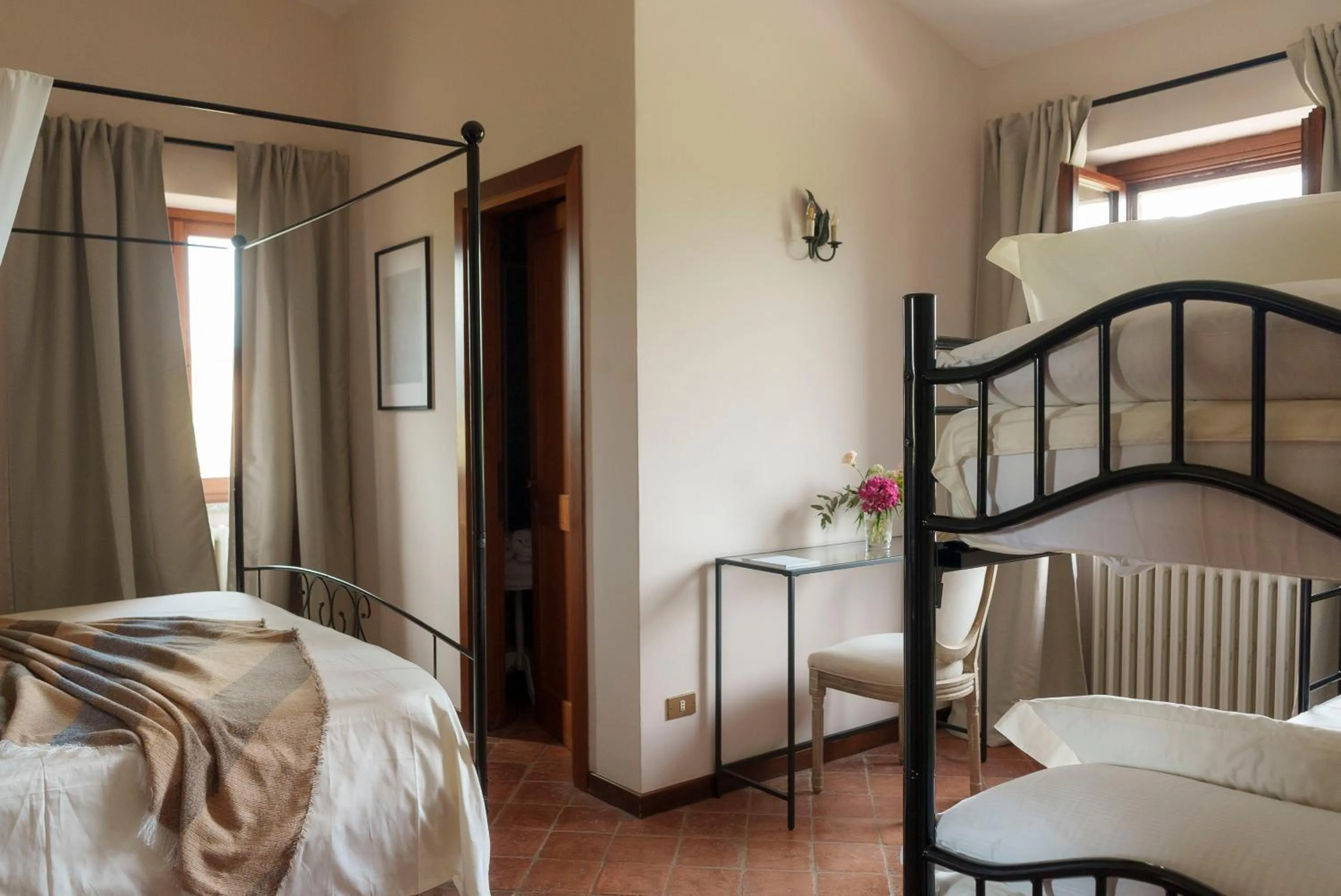 Photo of the whole room, Bed in Relais di campagna la polledrara