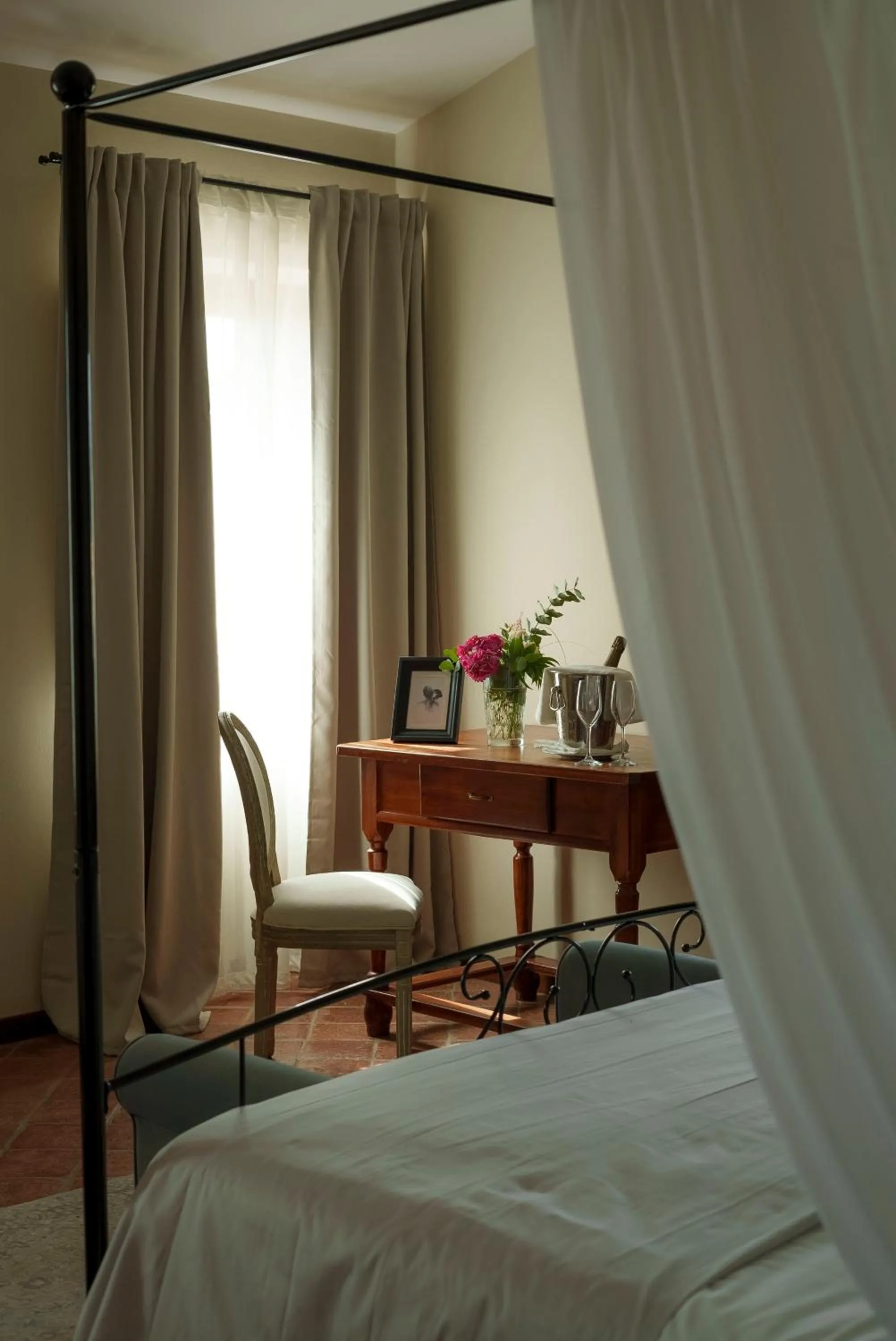 Decorative detail, Bed in Relais di campagna la polledrara