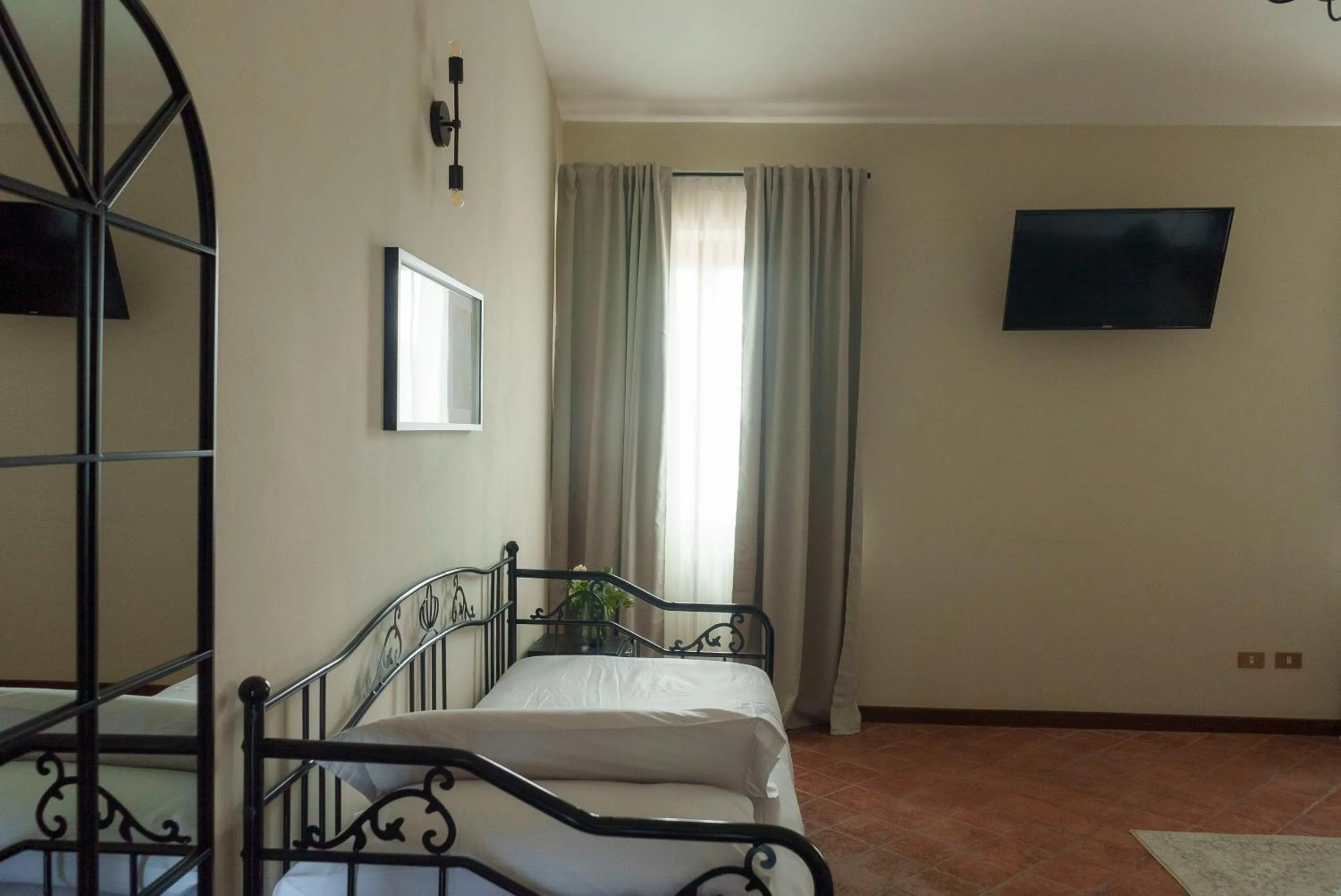 Photo of the whole room, Bed in Relais di campagna la polledrara