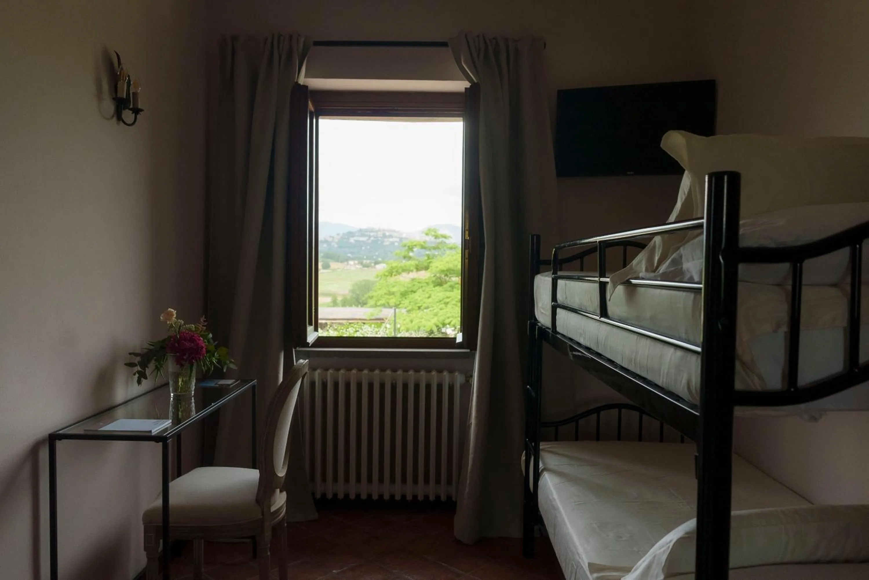 Photo of the whole room, Bed in Relais di campagna la polledrara