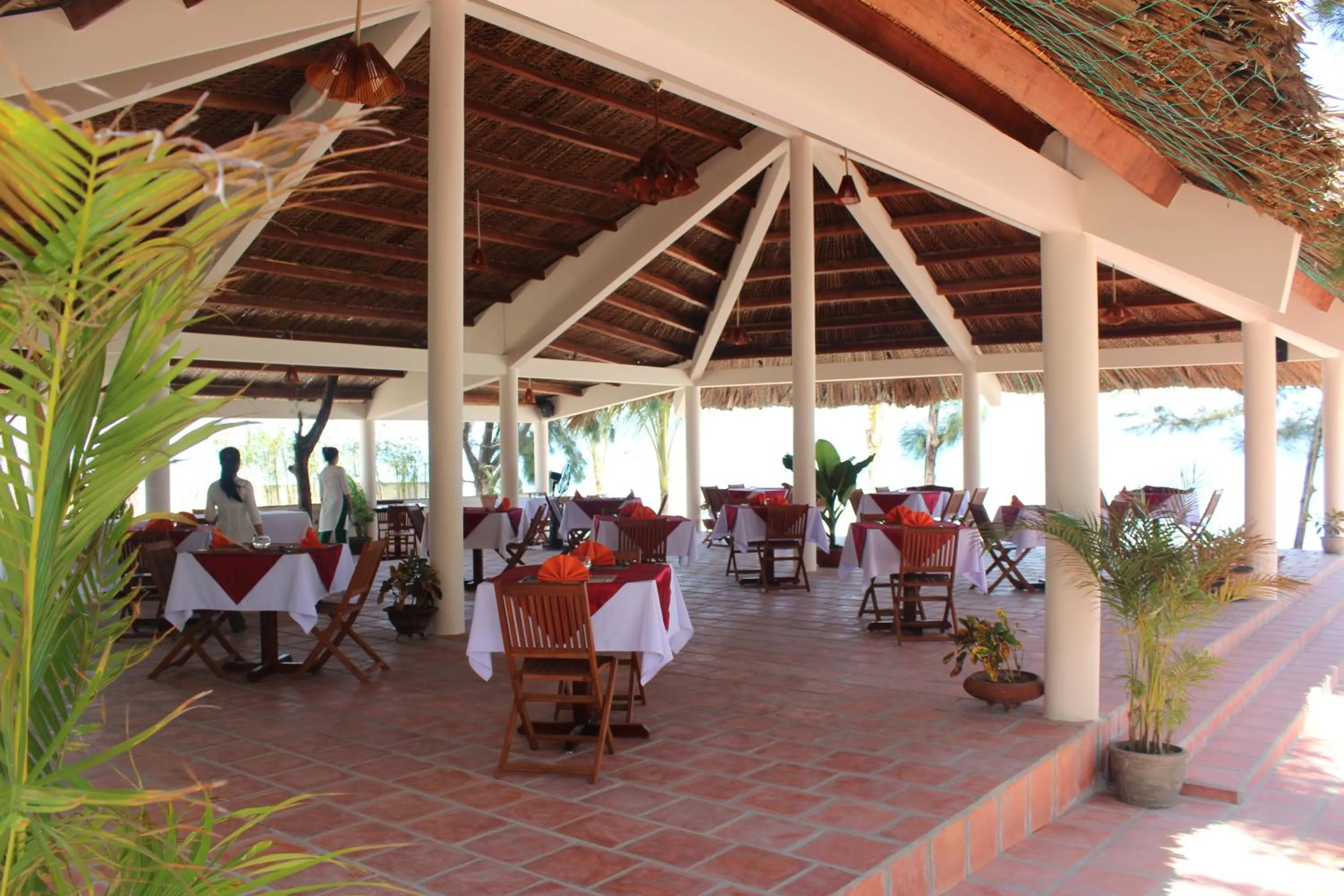 Restaurant/places to eat in GM Doc Let Beach Resort &amp; Spa
