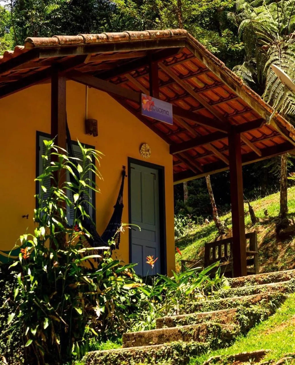 Property building in Sítio Flor das Águas