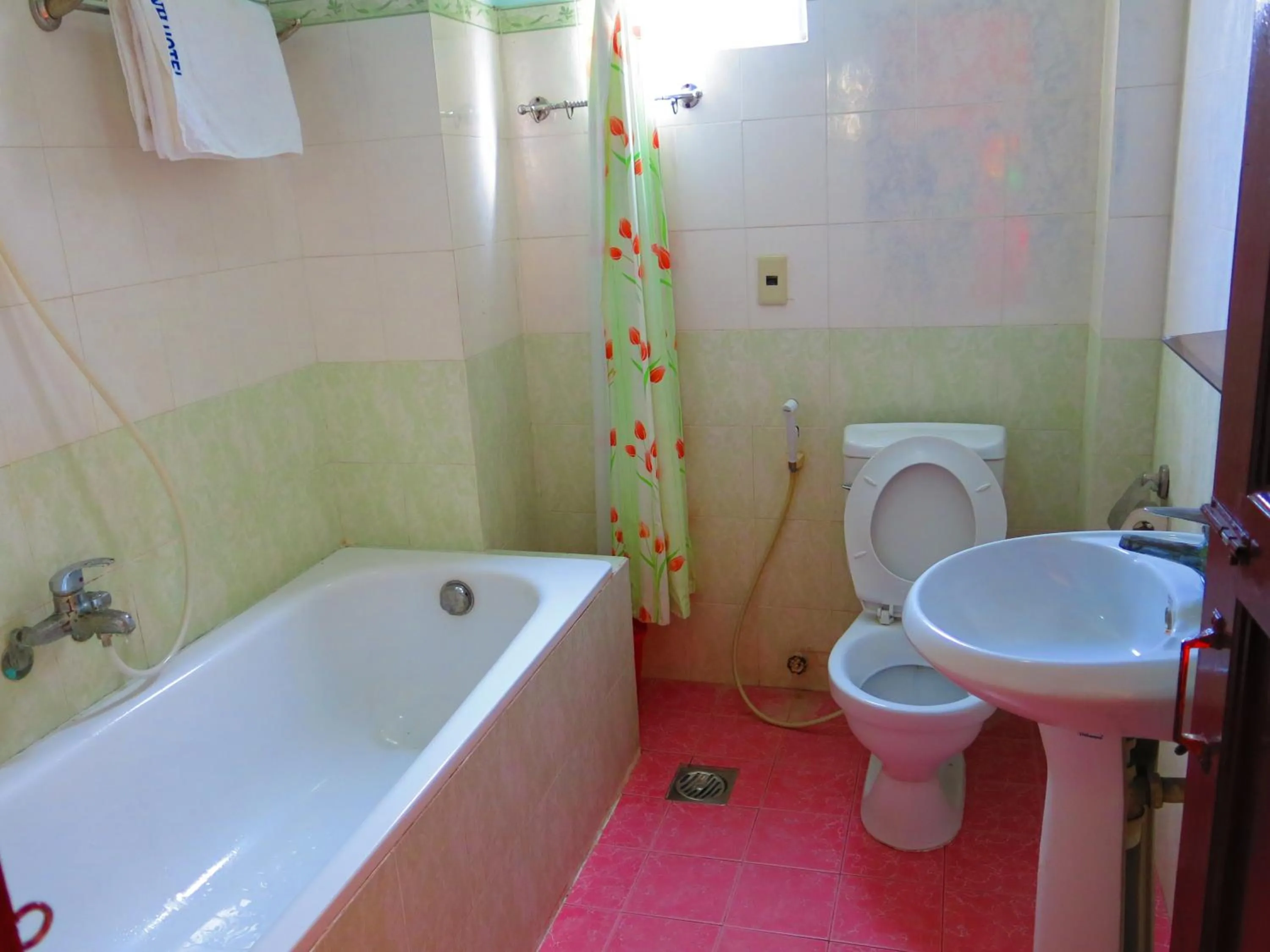 Toilet in Quang Vinh 2 Hotel