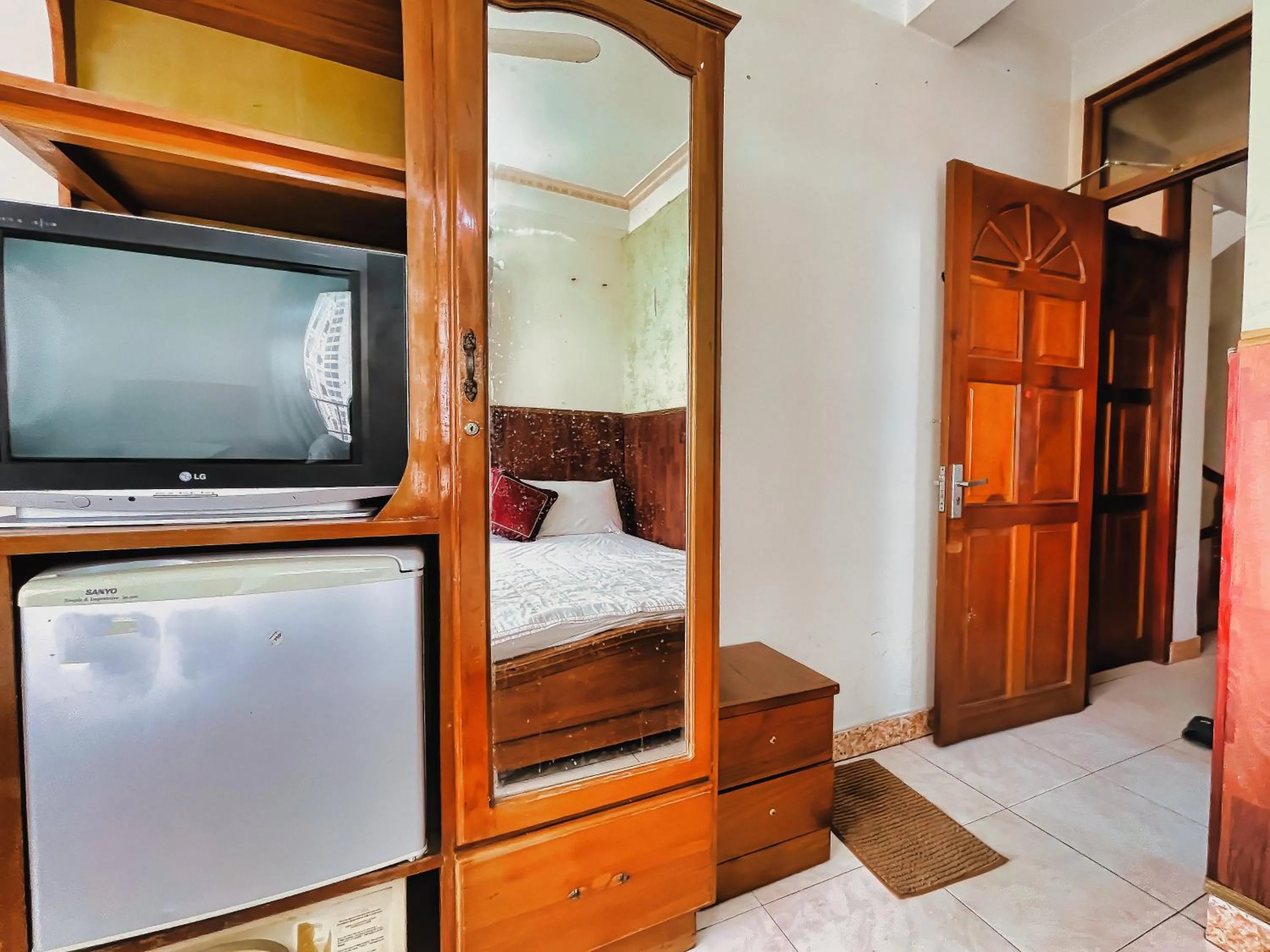 TV and multimedia, Bed in Quang Vinh 2 Hotel