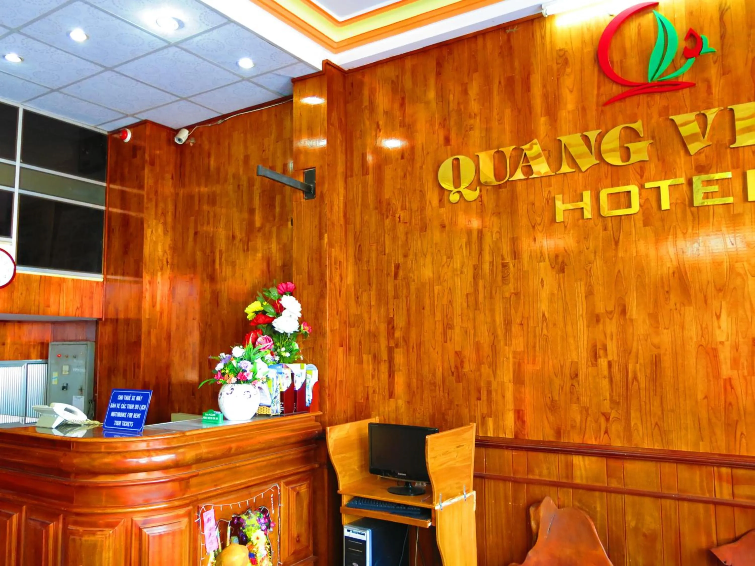 Communal lounge/ TV room in Quang Vinh 2 Hotel