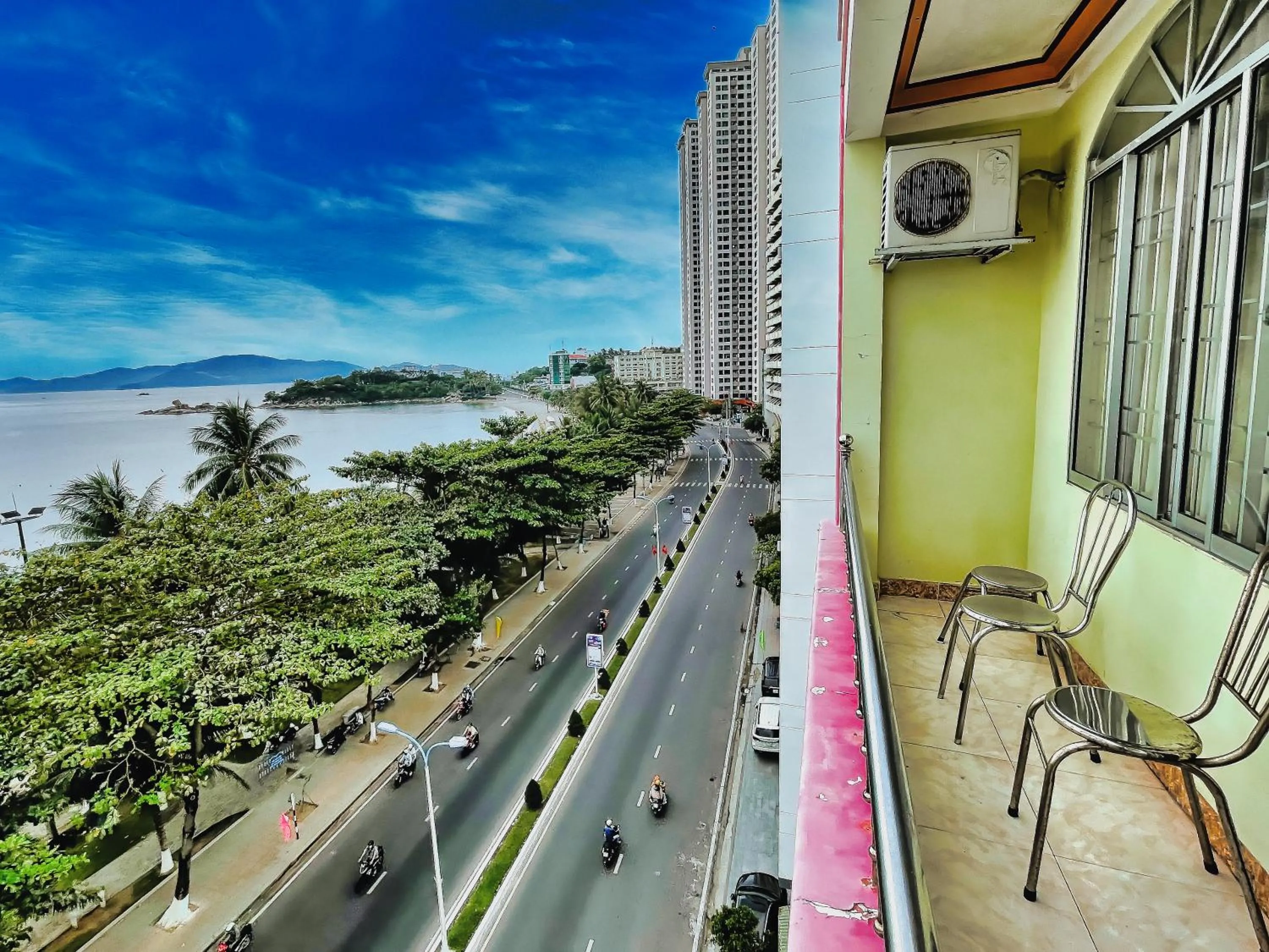 Day in Quang Vinh 2 Hotel