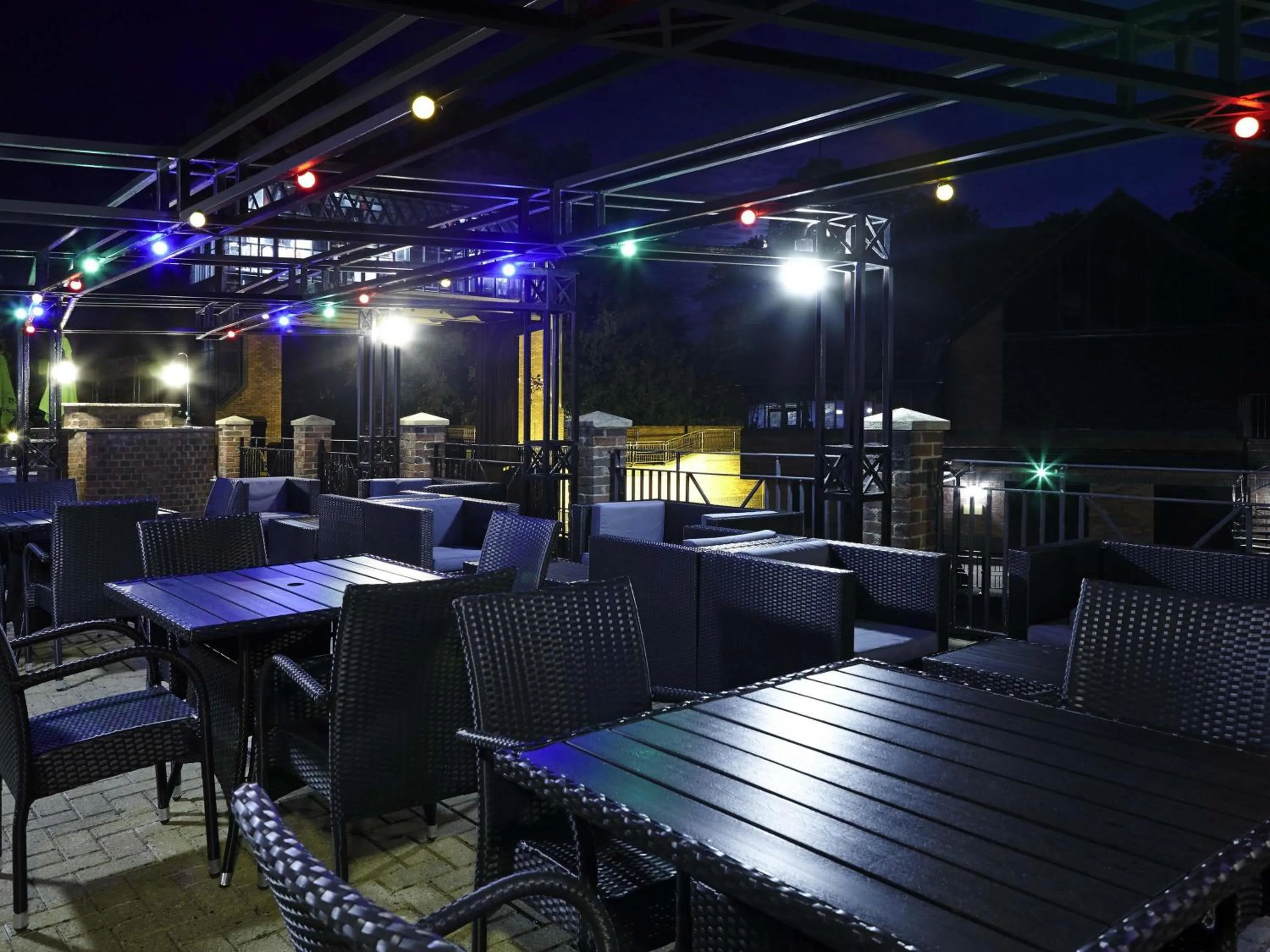 Lounge or bar in Novotel York Centre