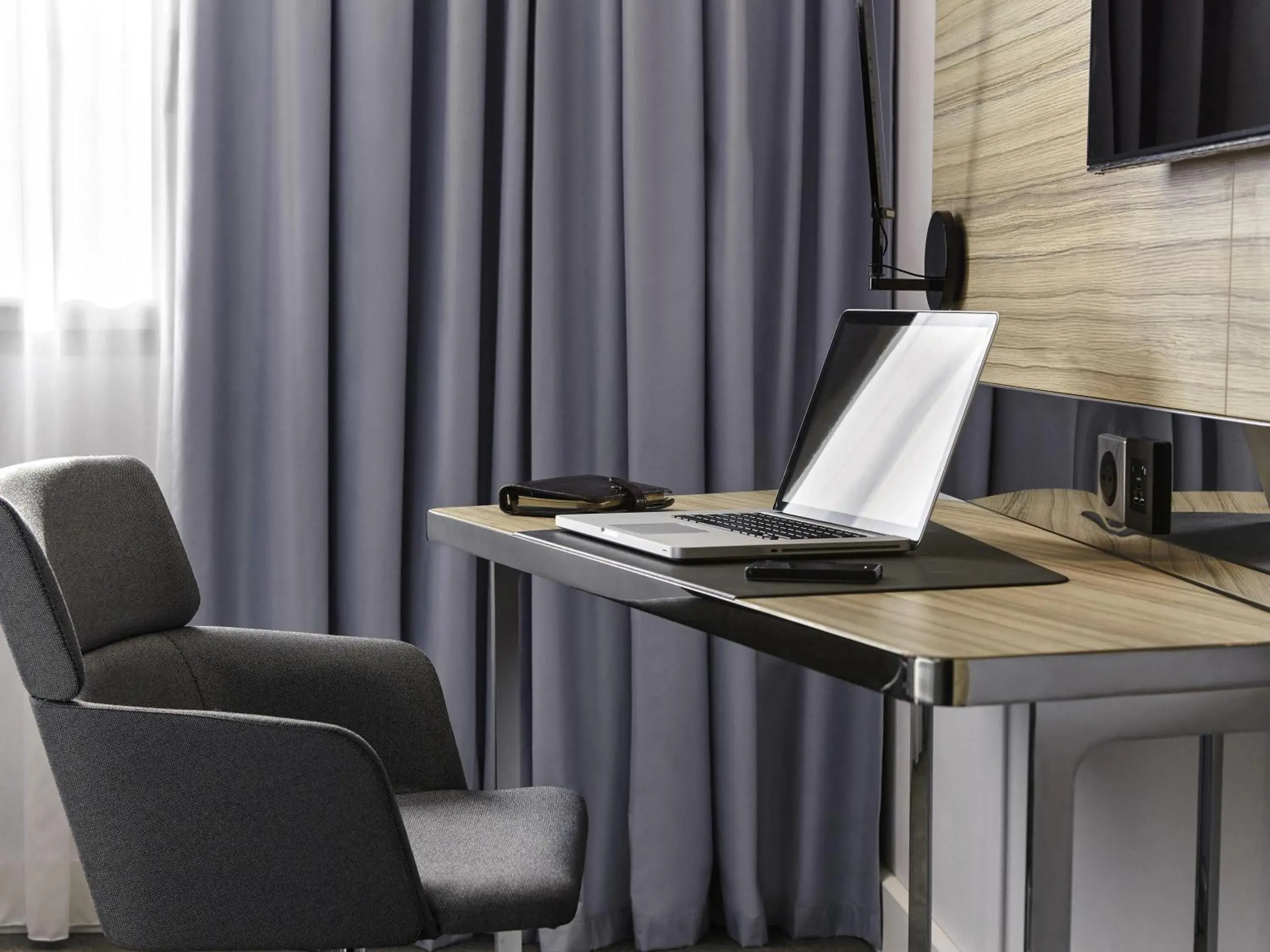 Executive Queen Room with Sofa in Novotel York Centre Executive Queen Room with Sofa in Novotel York Centre