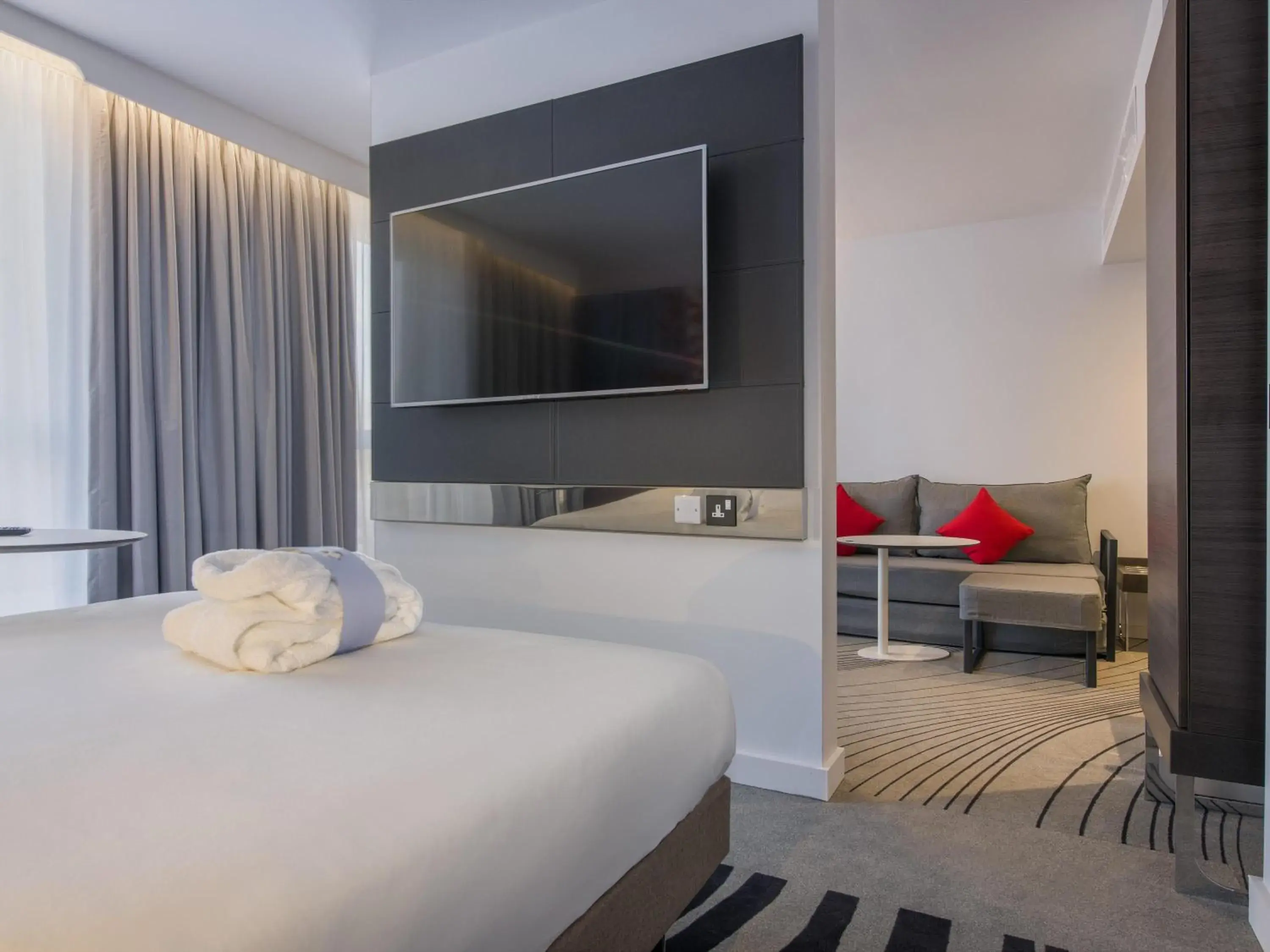 Bedroom, Bed in Novotel York Centre Bedroom, Bed in Novotel York Centre