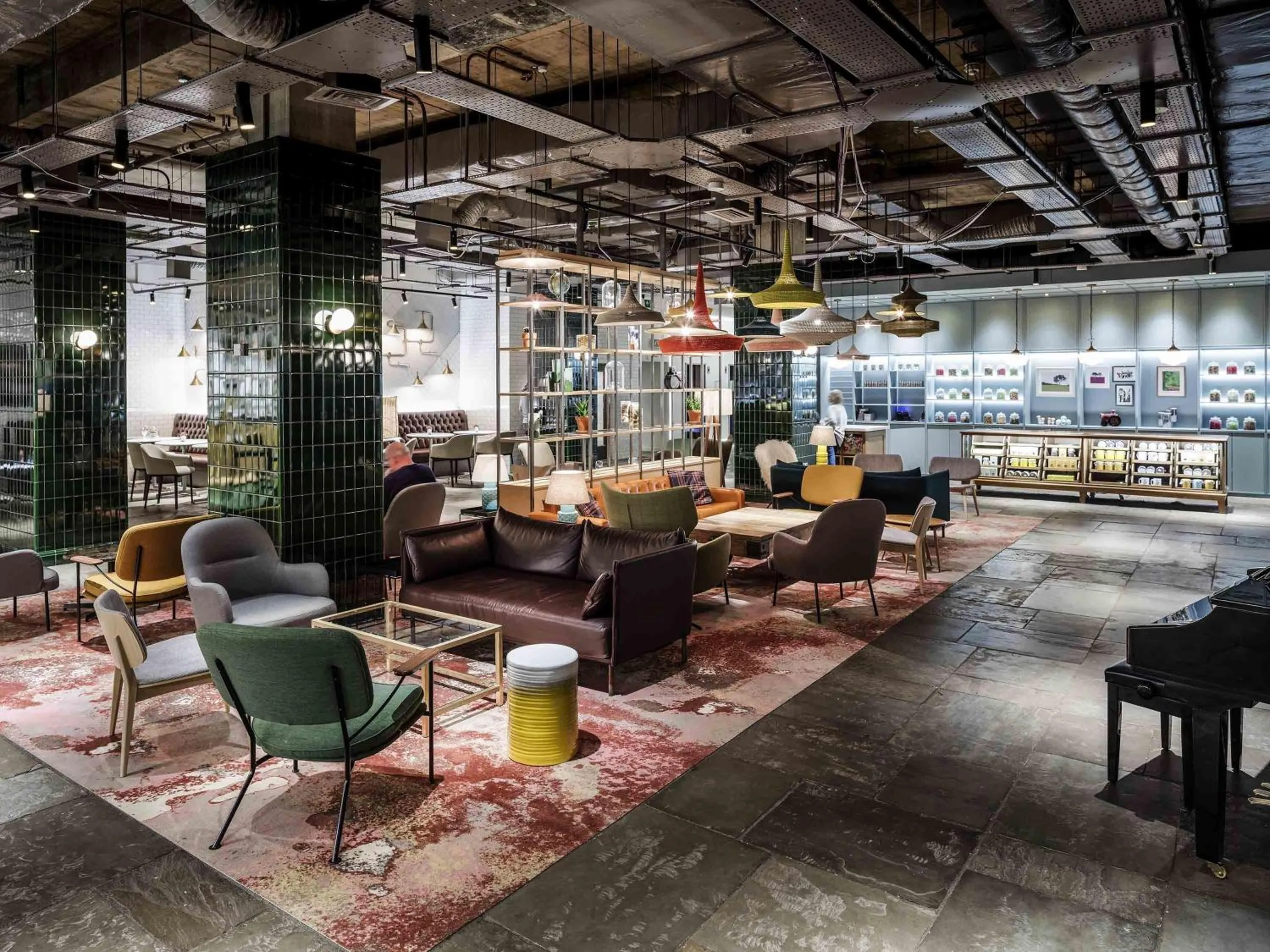 Lounge or bar in Novotel York Centre