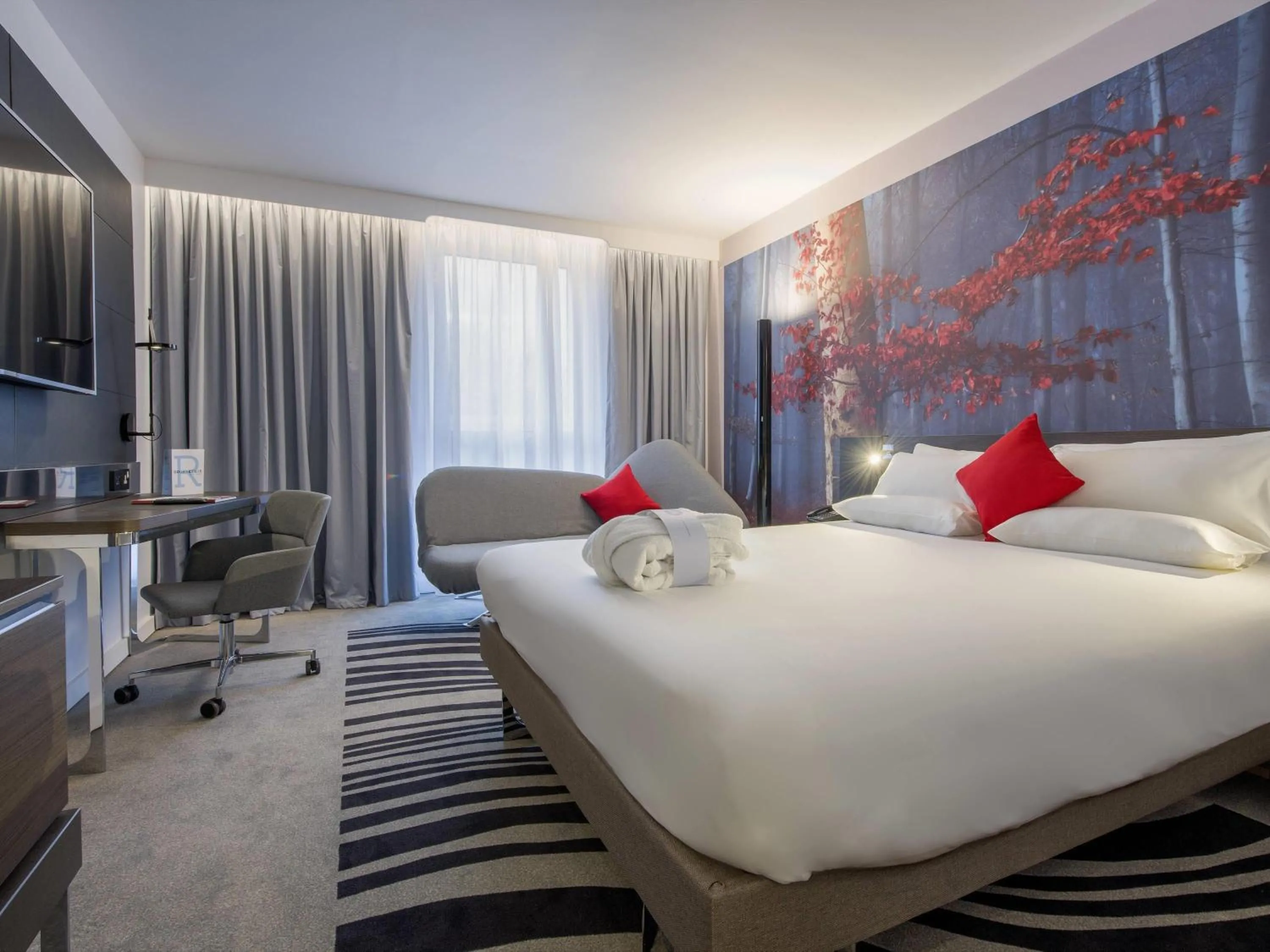 Bedroom, Bed in Novotel York Centre