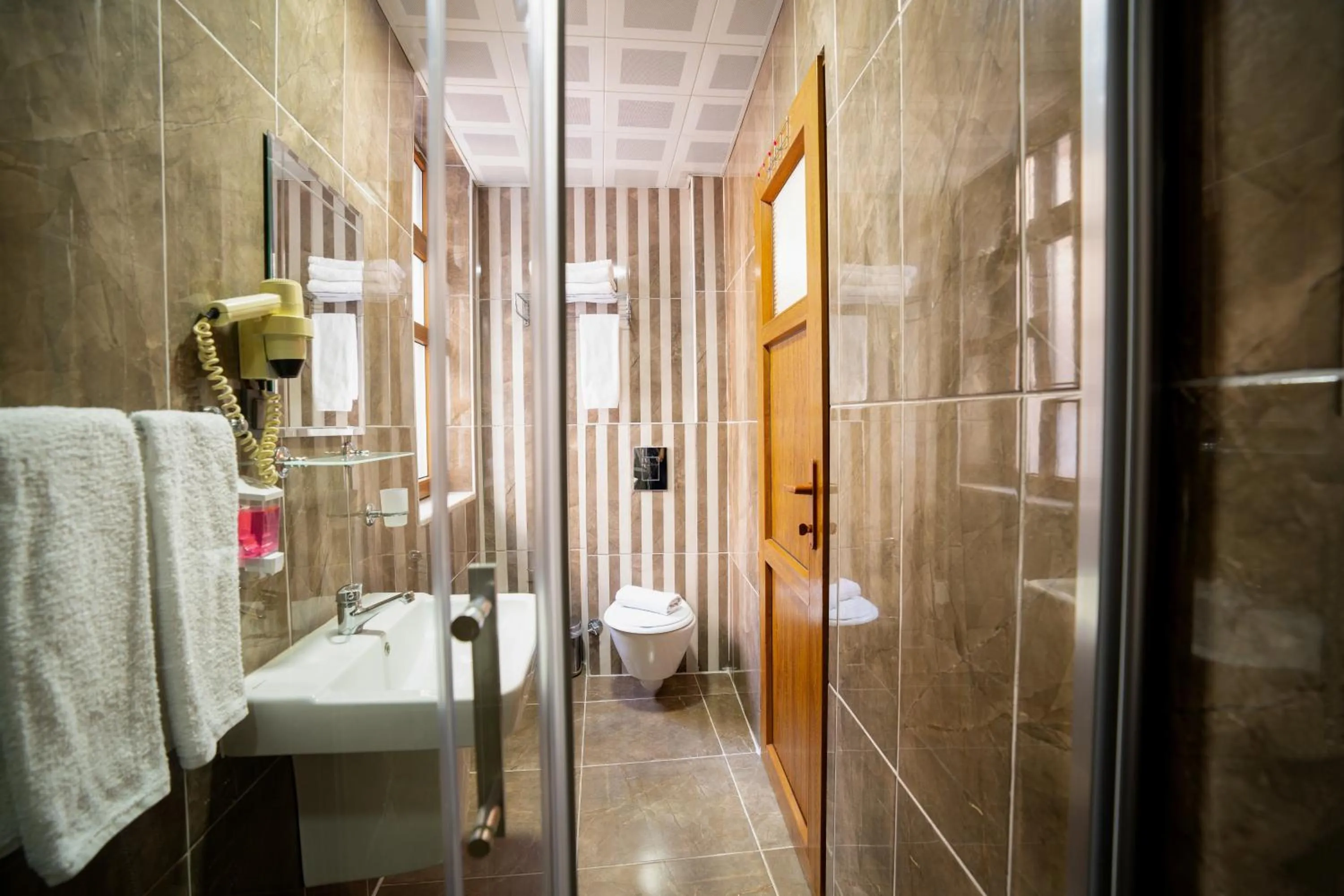 Bathroom in oscar garden