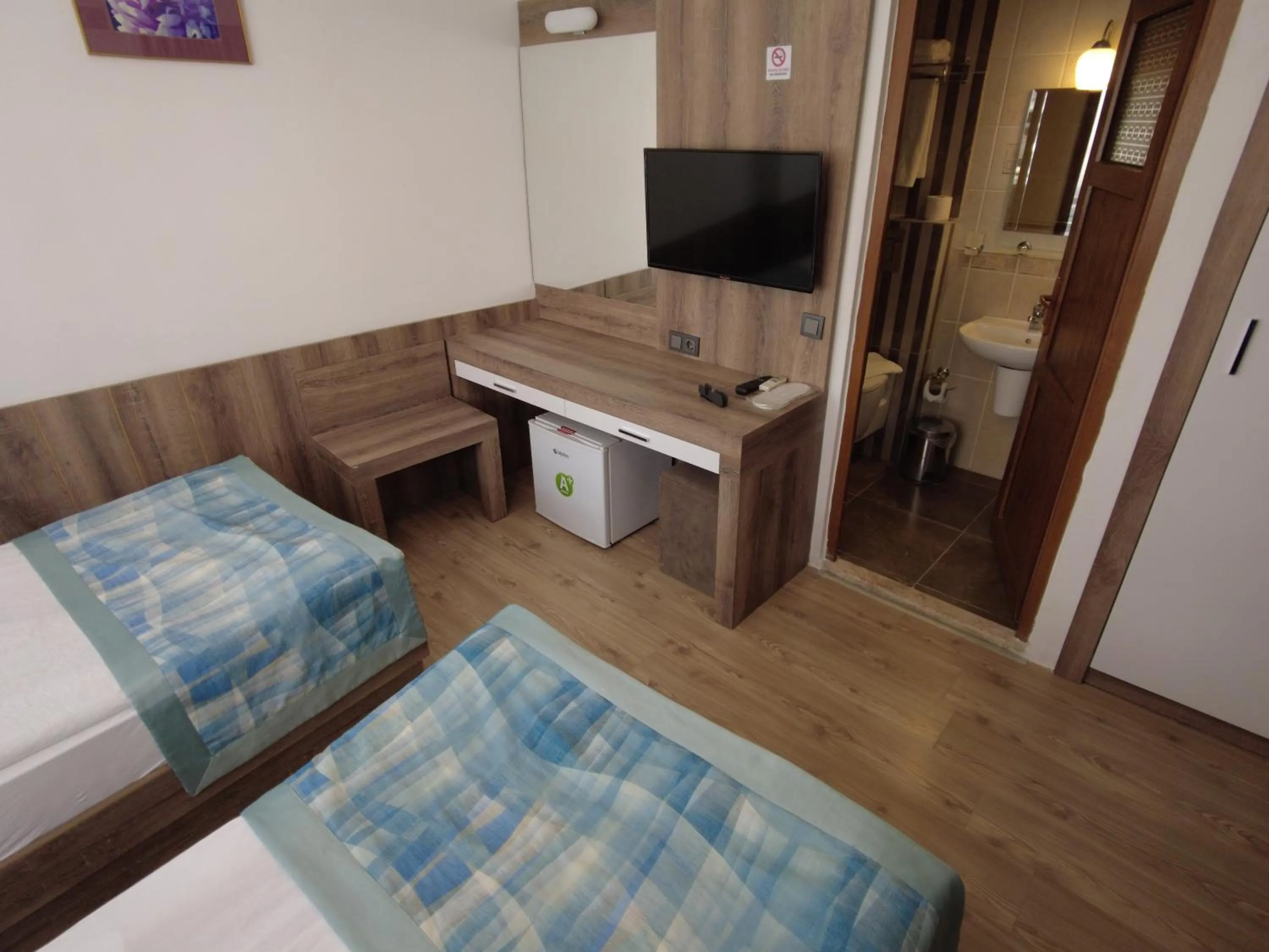 Photo of the whole room, Bed in Oscar Boutique Hotel