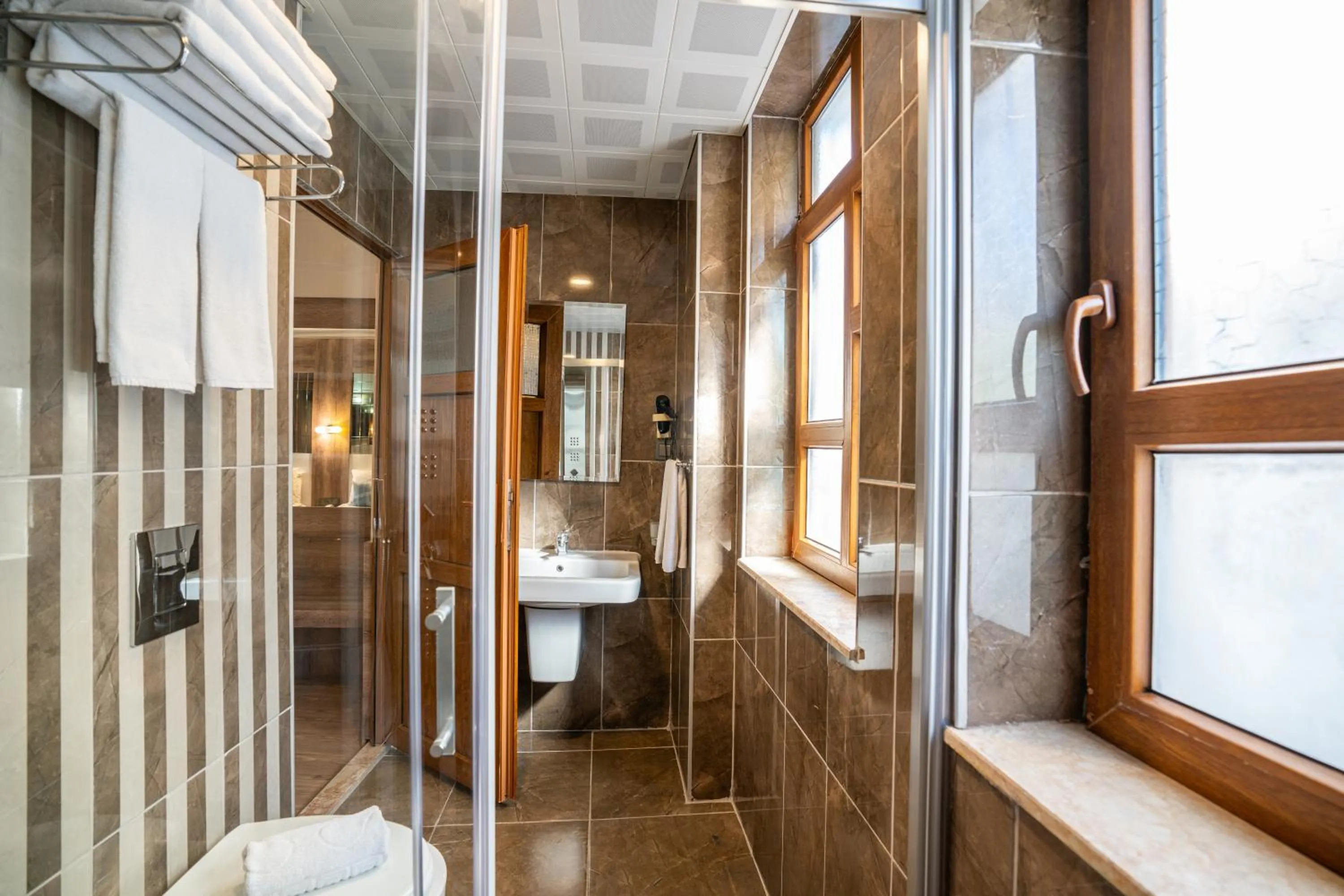 Bathroom in oscar garden