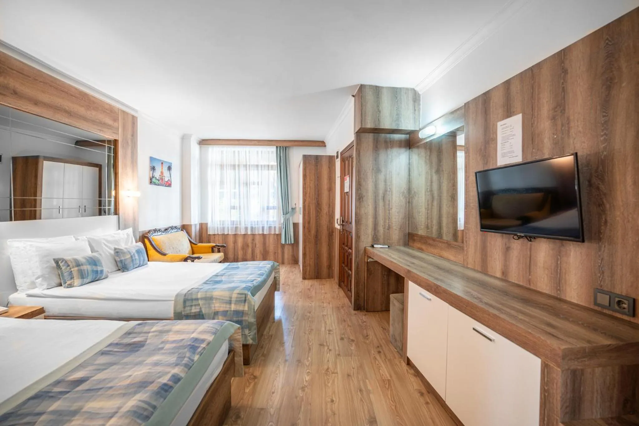 Photo of the whole room, Bed in Oscar Boutique Hotel