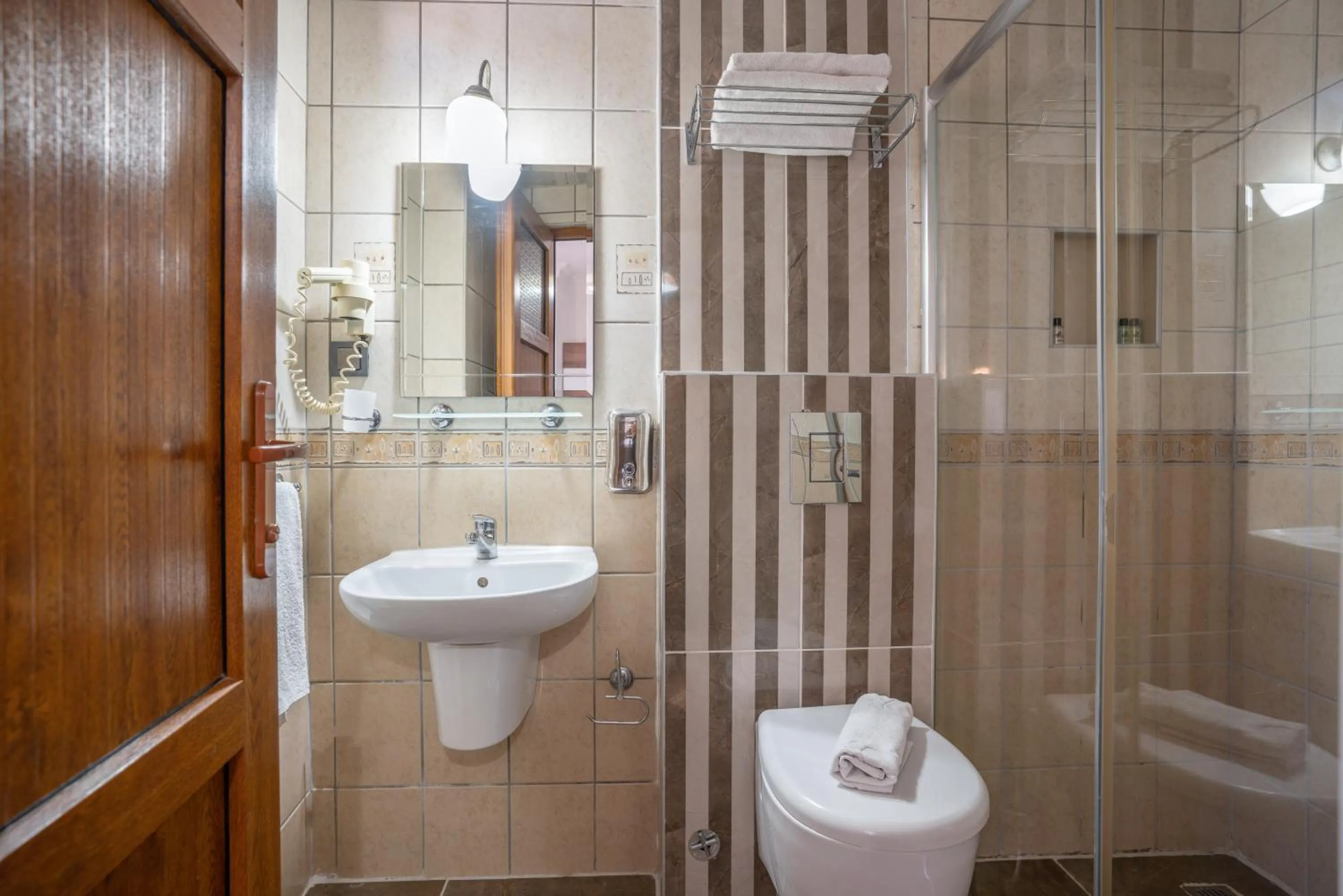 Bathroom in oscar garden