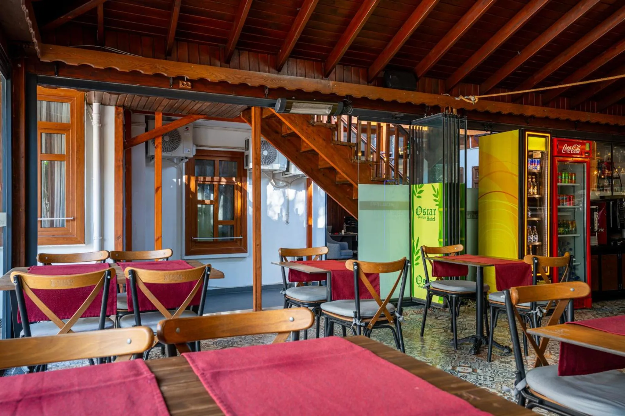 Restaurant/places to eat in Oscar Boutique Hotel