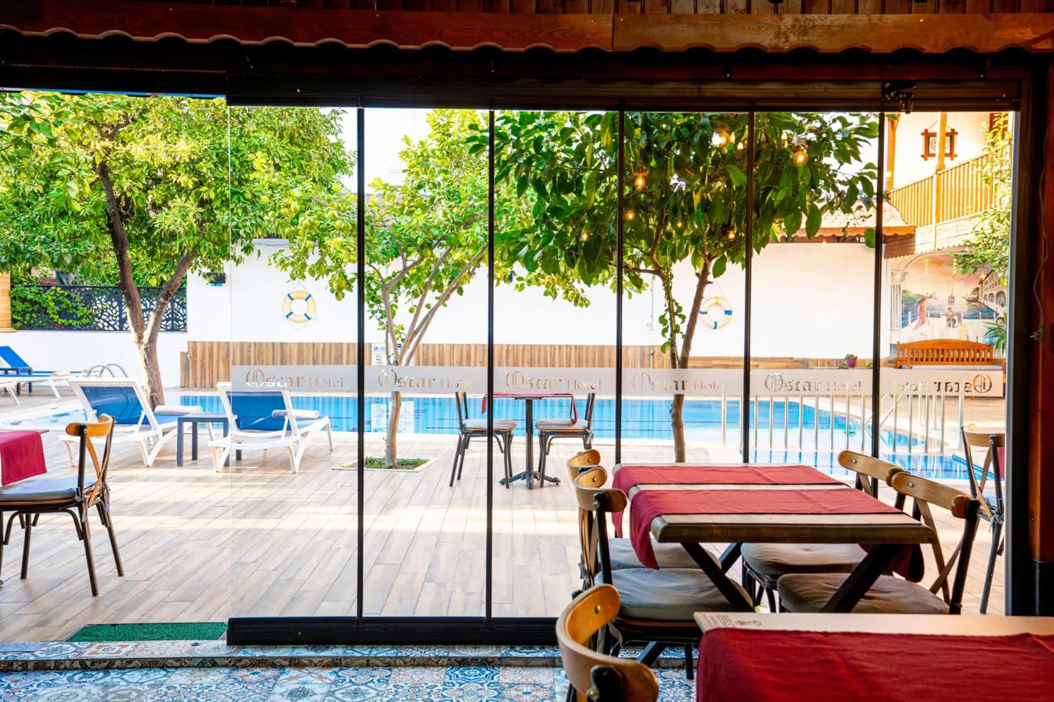 Restaurant/places to eat in Oscar Boutique Hotel