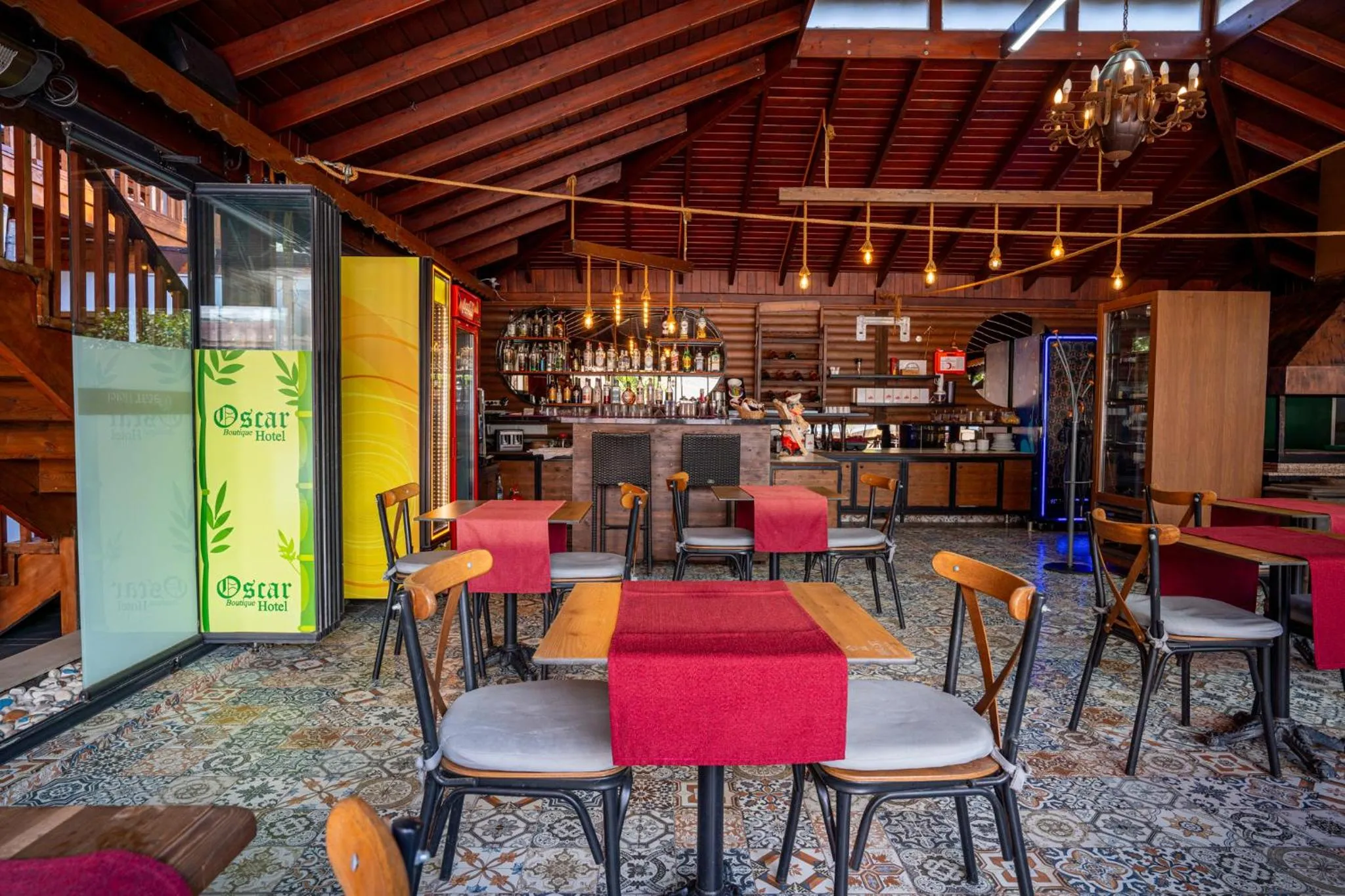 Restaurant/places to eat in Oscar Boutique Hotel