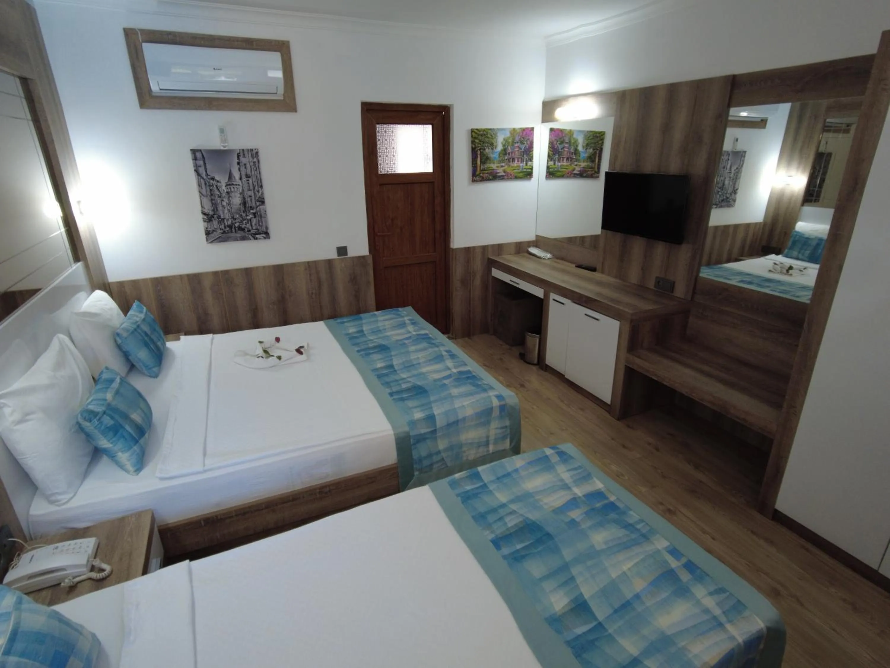 Bedroom, Bed in Oscar Boutique Hotel