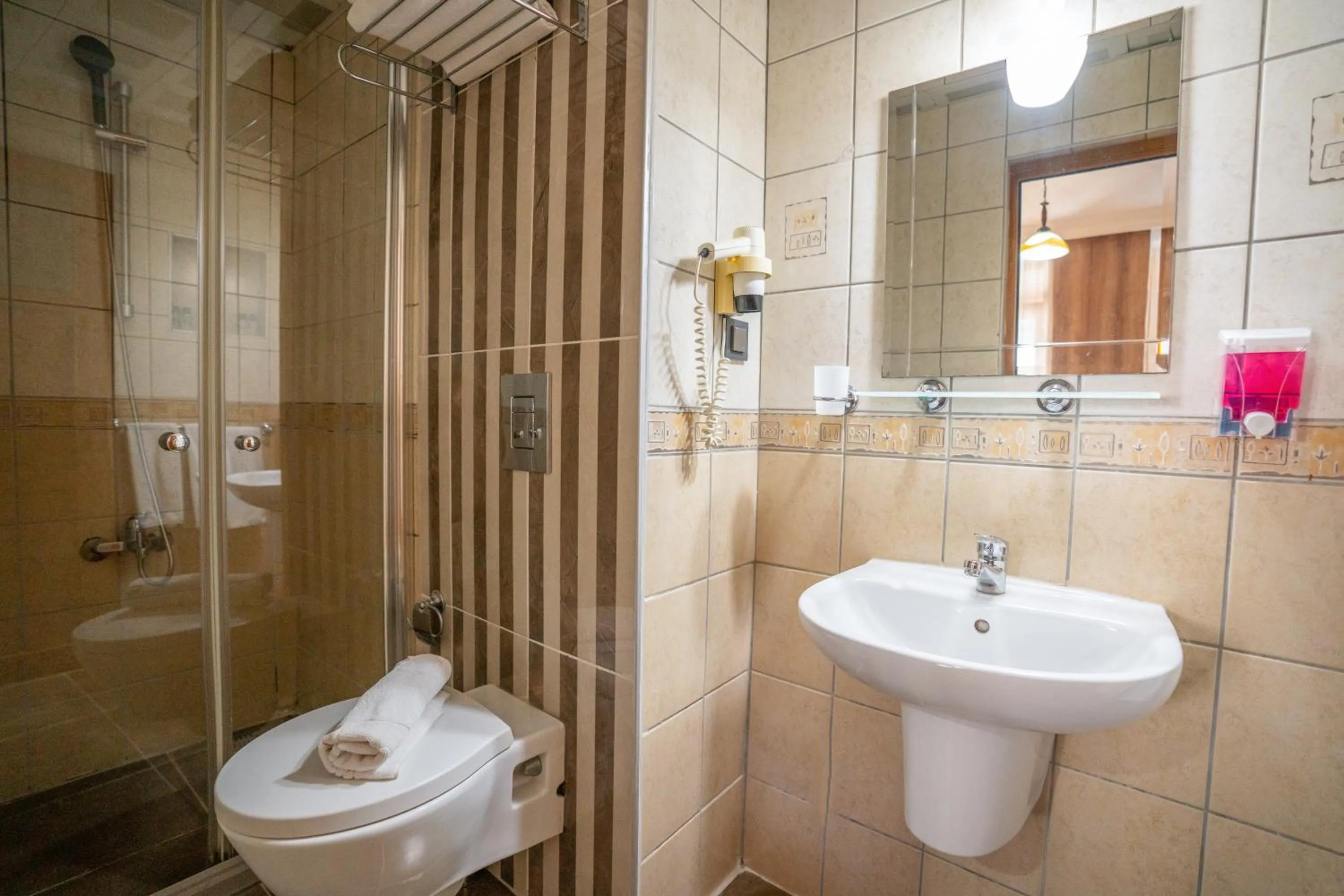 Bathroom in oscar garden