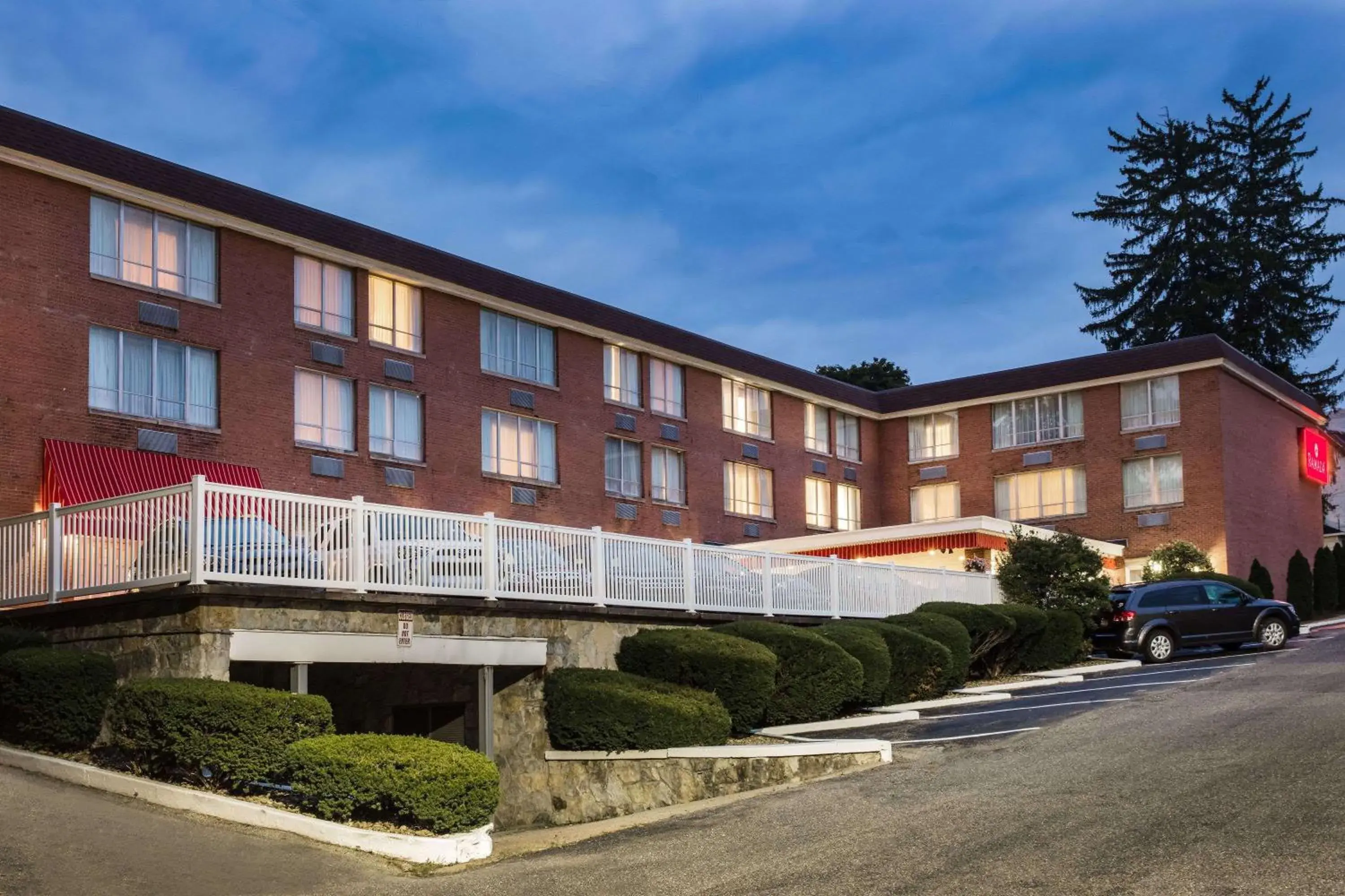Property building in Ramada by Wyndham Ligonier Property building in Ramada by Wyndham Ligonier