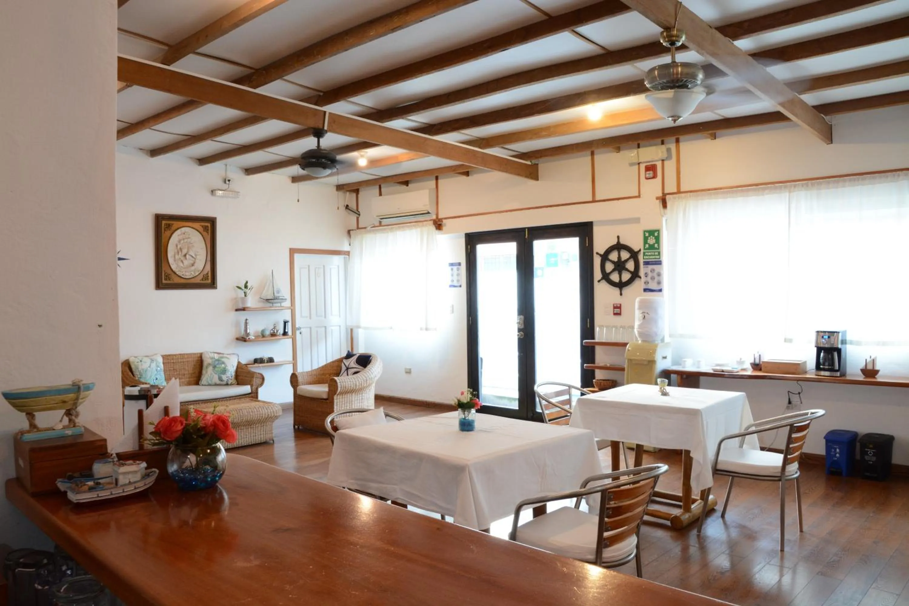 Dining area in Capitan Max B&B