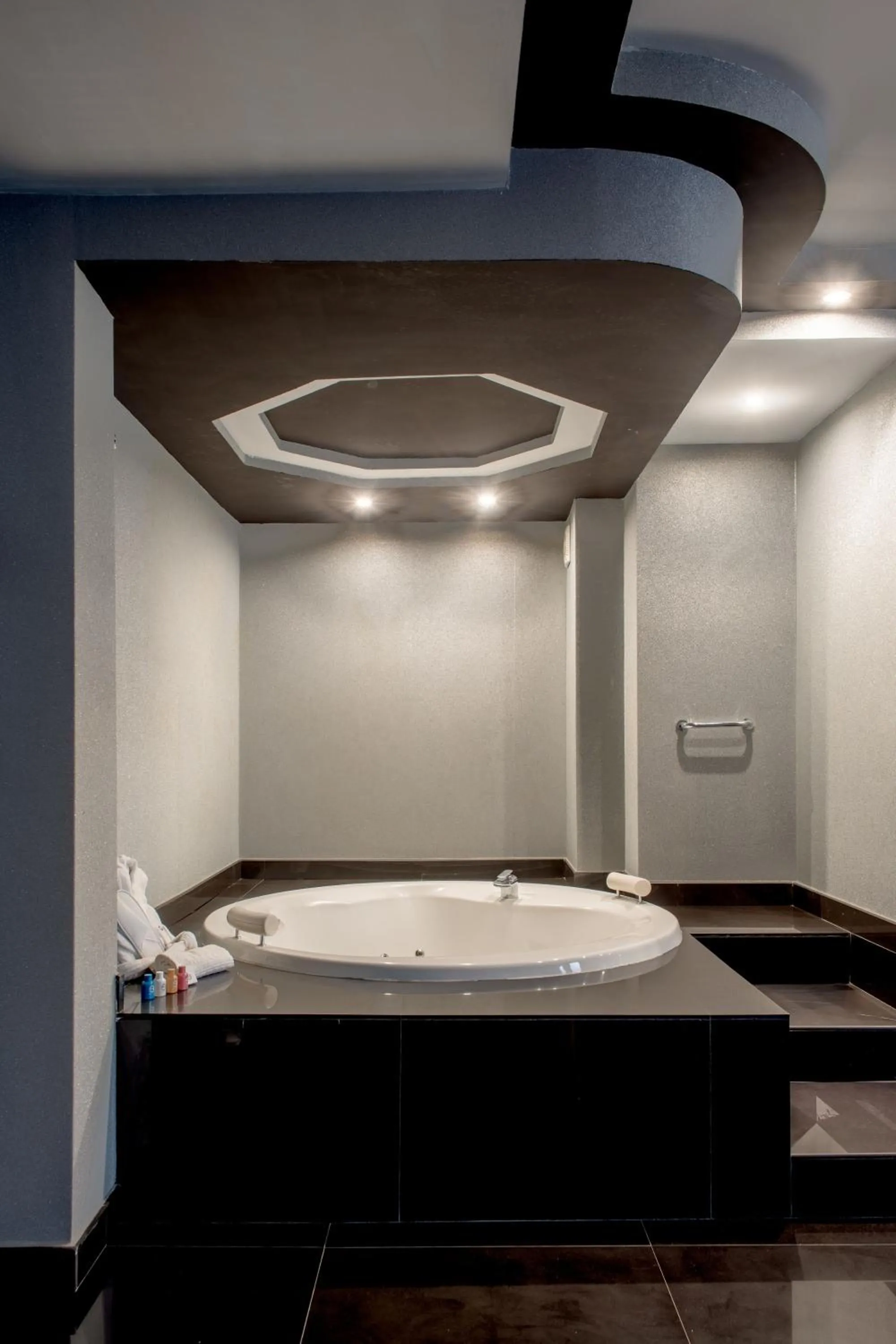 Hot Tub in Hotel Infanta Leonor