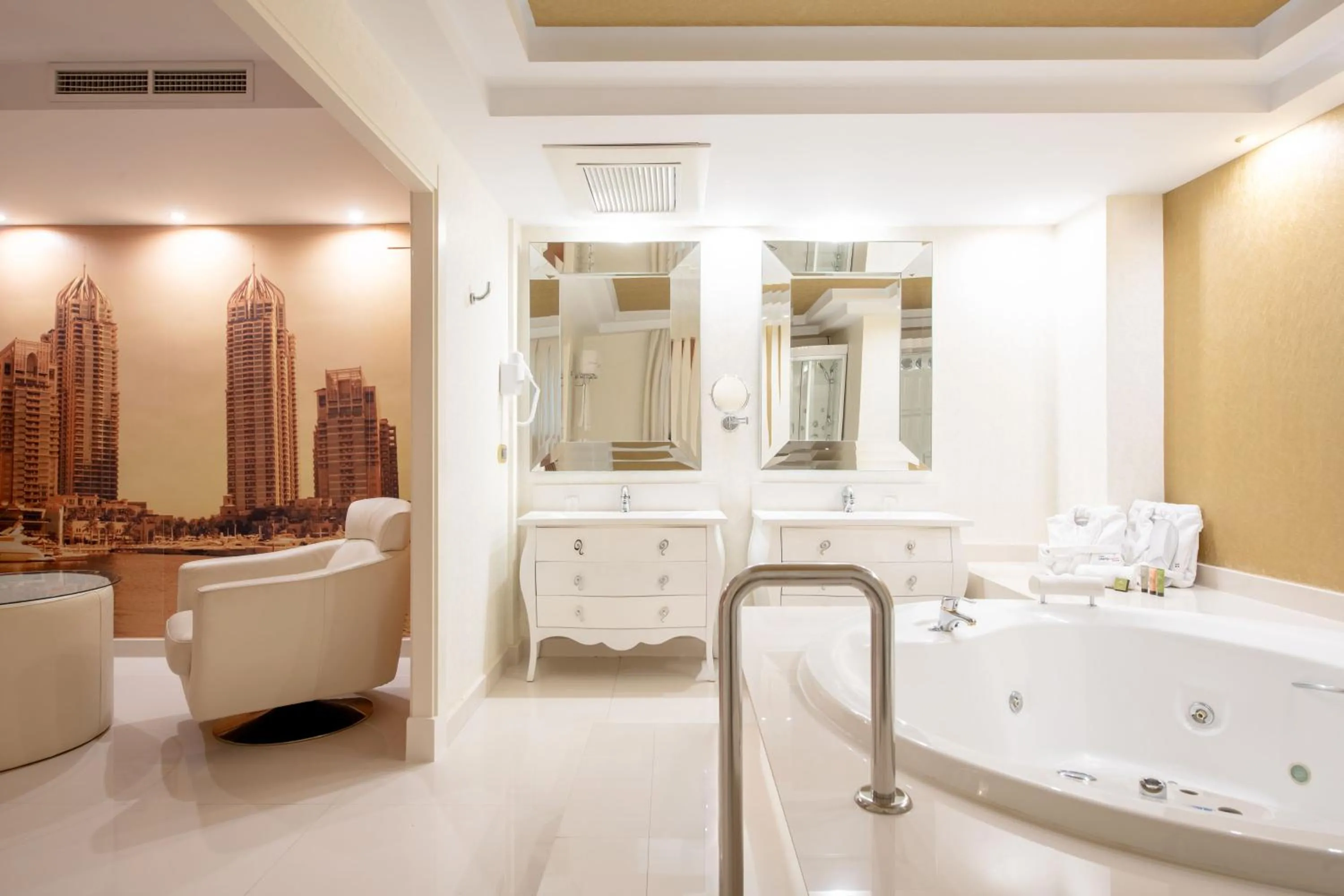 Hot Tub in Hotel Infanta Leonor