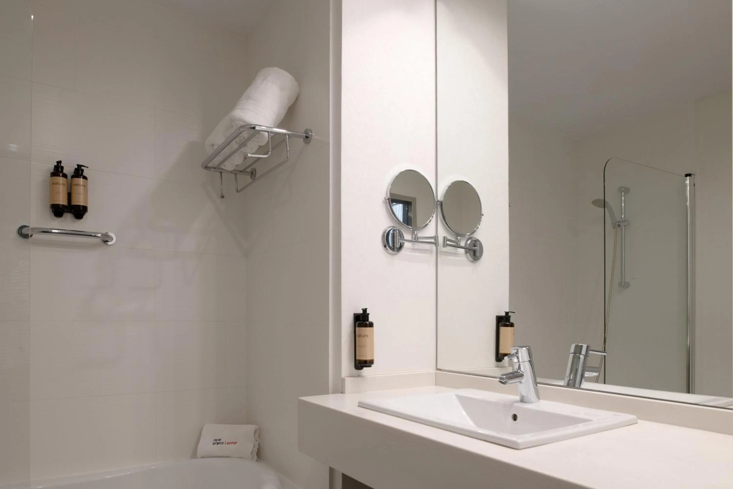 Bathroom in Hotel Infanta Leonor