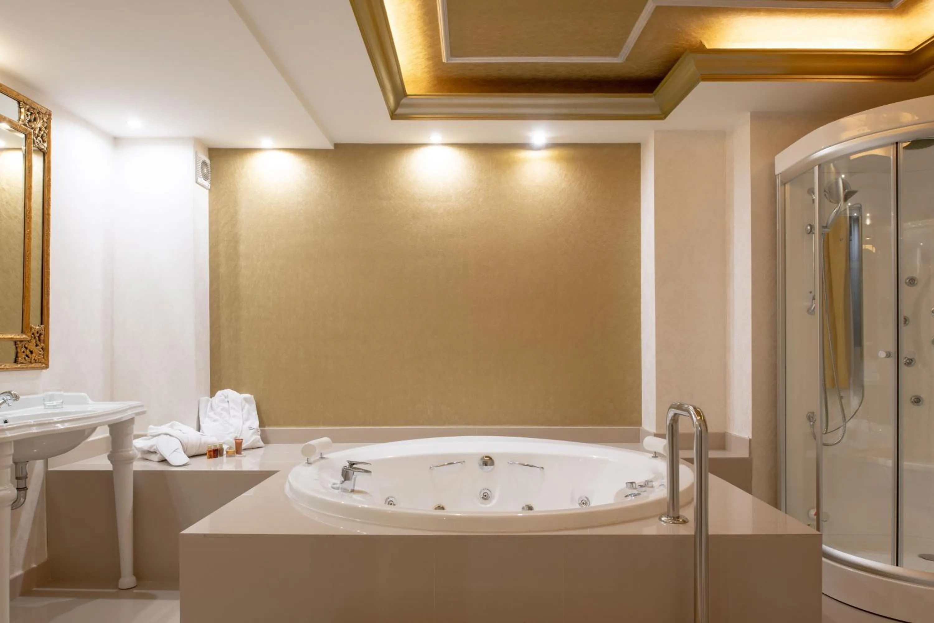 Hot Tub in Hotel Infanta Leonor