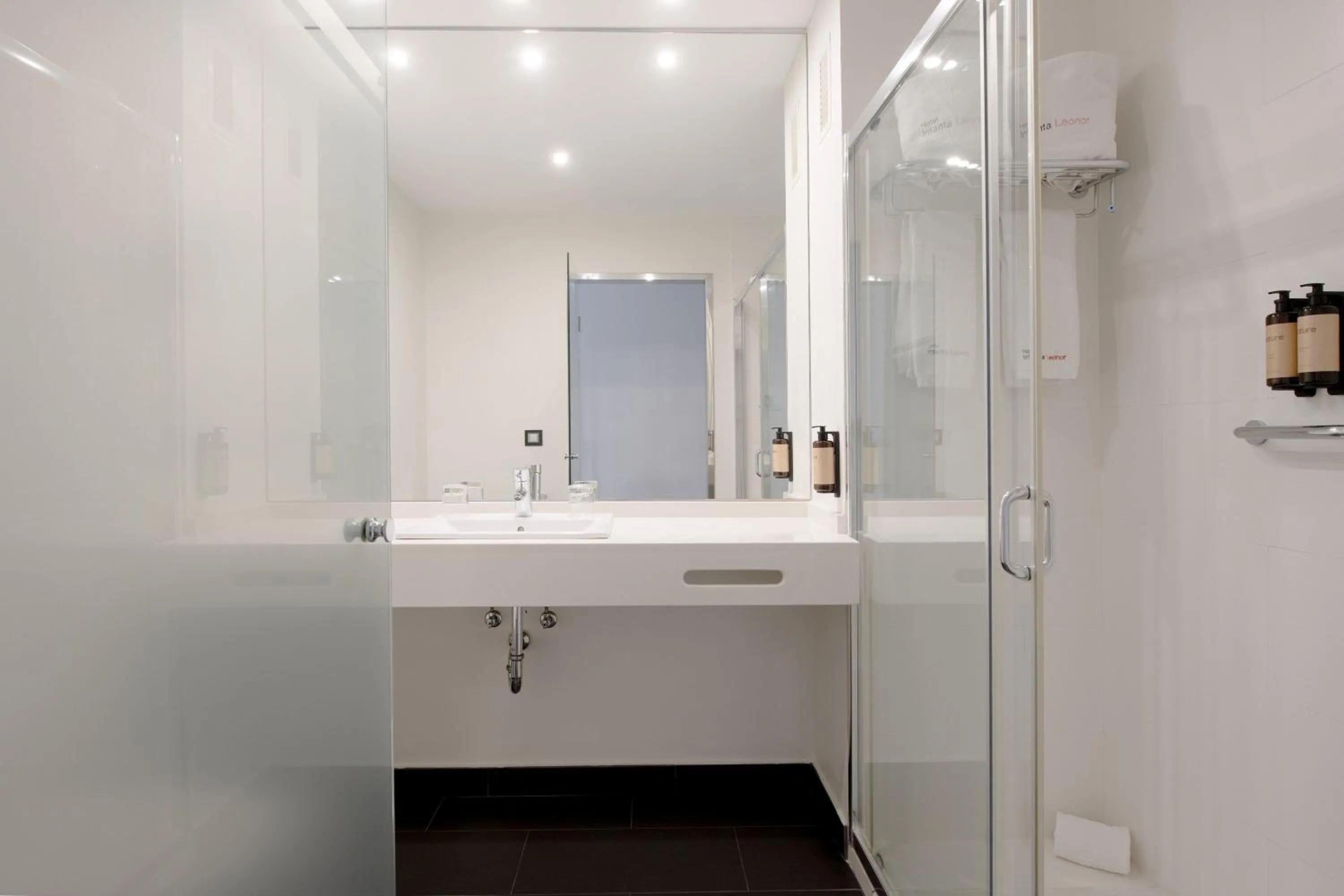 Shower in Hotel Infanta Leonor