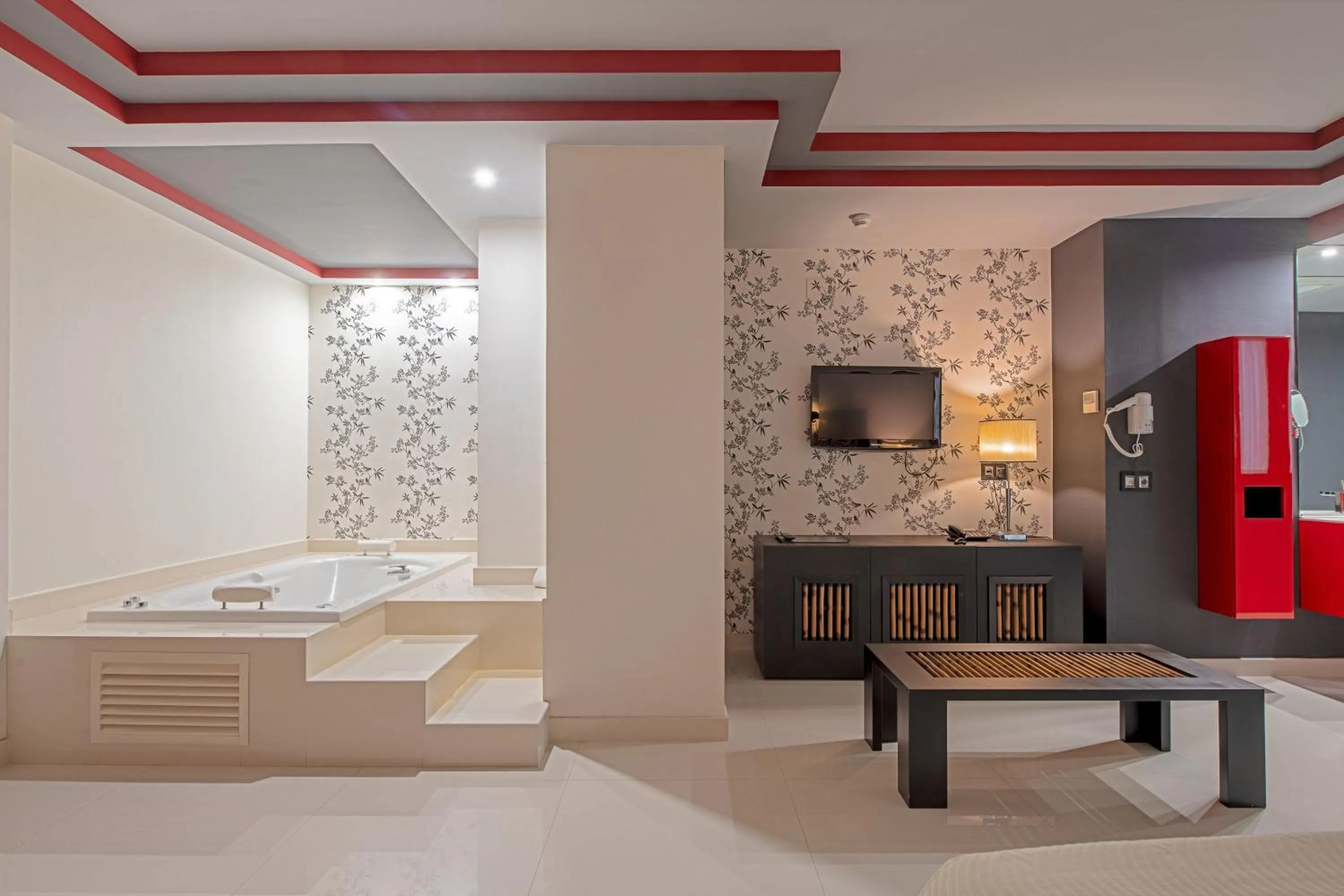 Hot Tub in Hotel Infanta Leonor