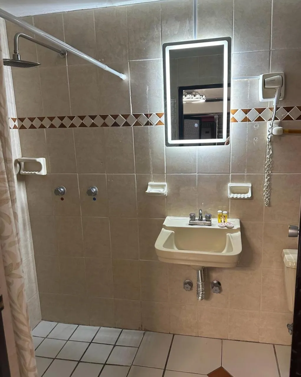 Standard Queen Room - single occupancy in HOTEL ZAPOTLAN