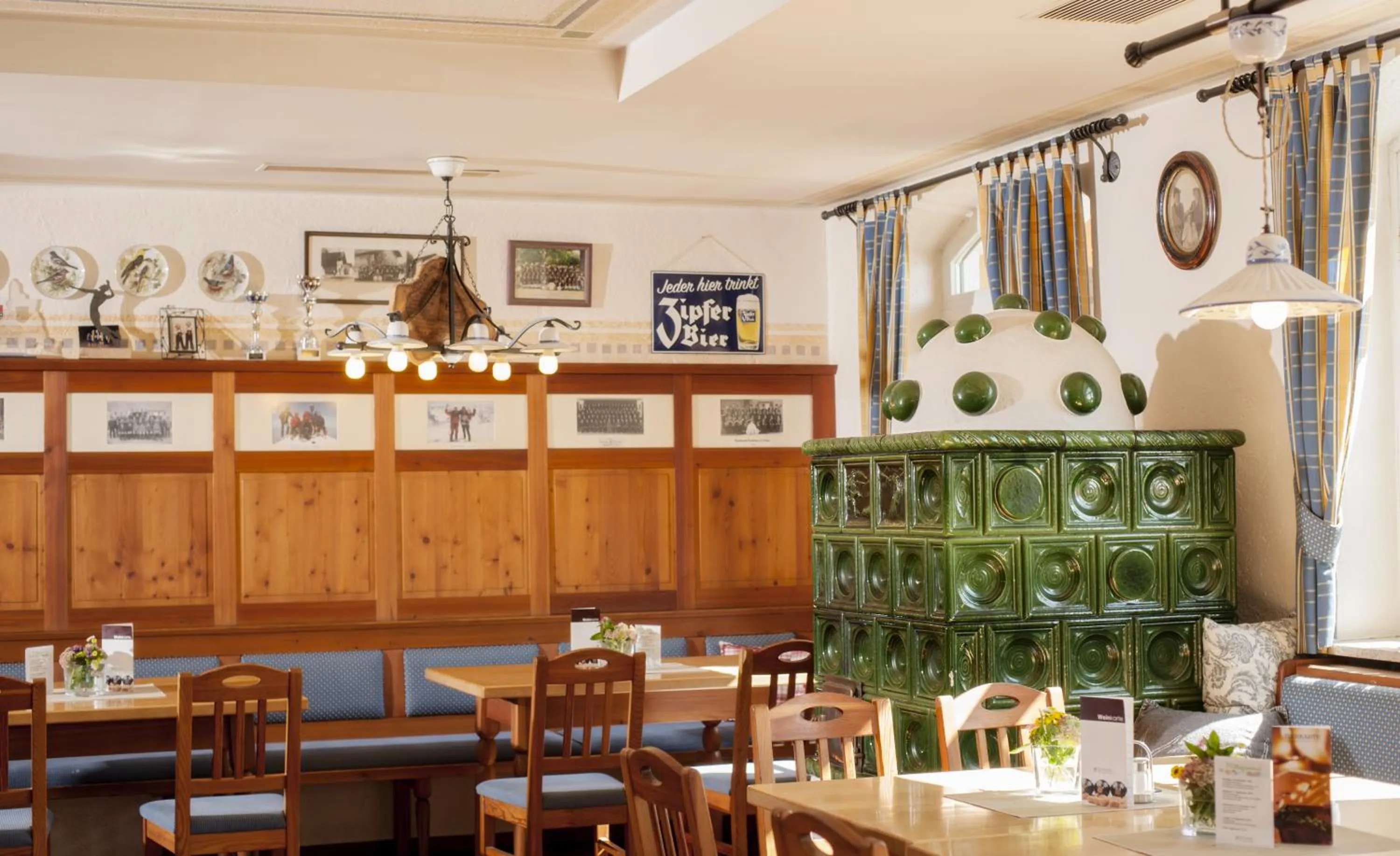 Restaurant/places to eat in Hotel-Gasthof Beim Böckhiasl