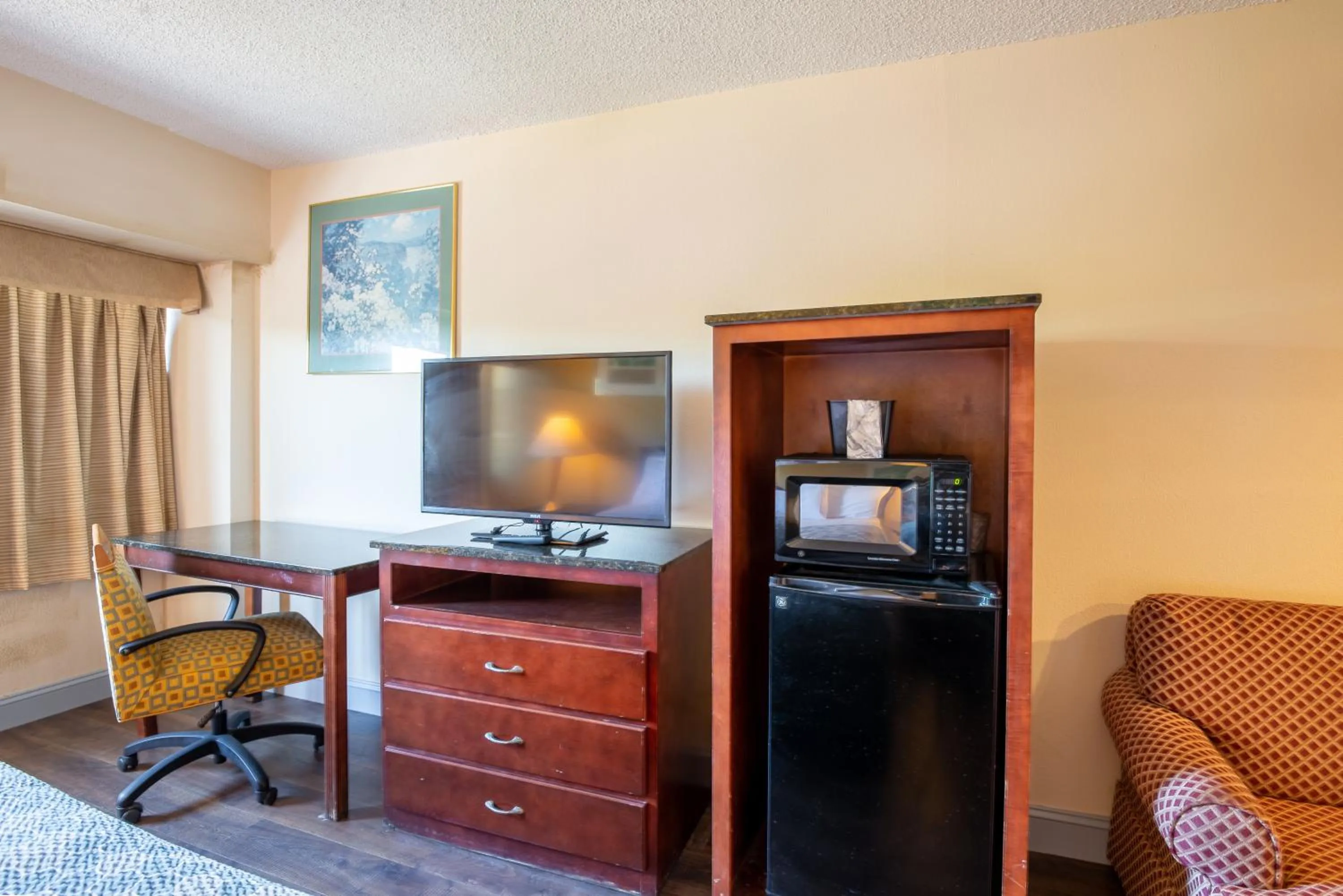 TV and multimedia in Dominion Inn and Suites