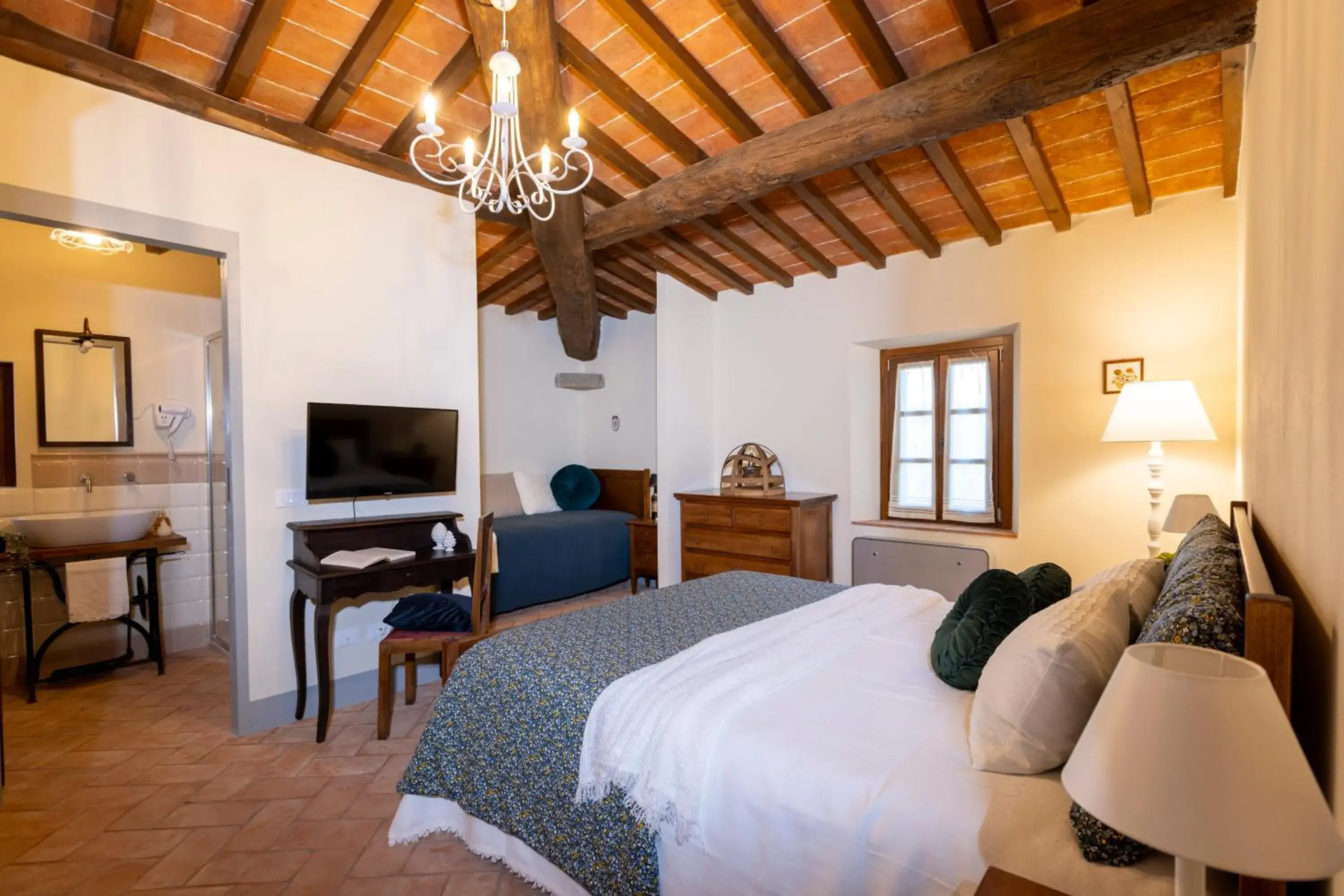 Triple Room with Garden View - single occupancy in Podere La Casella Triple Room with Garden View - single occupancy in Podere La Casella