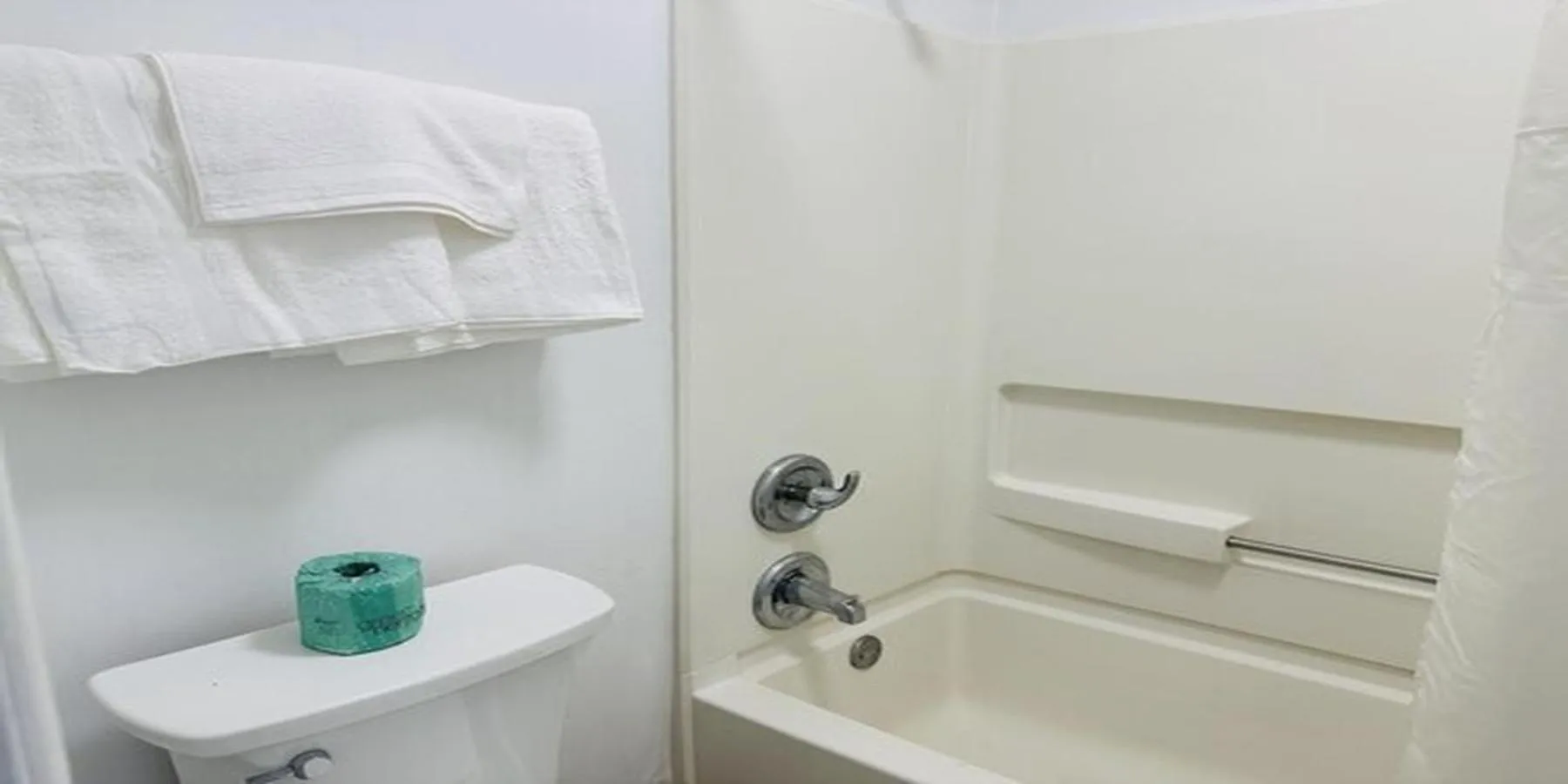 Bathroom in Astoria Hotel North