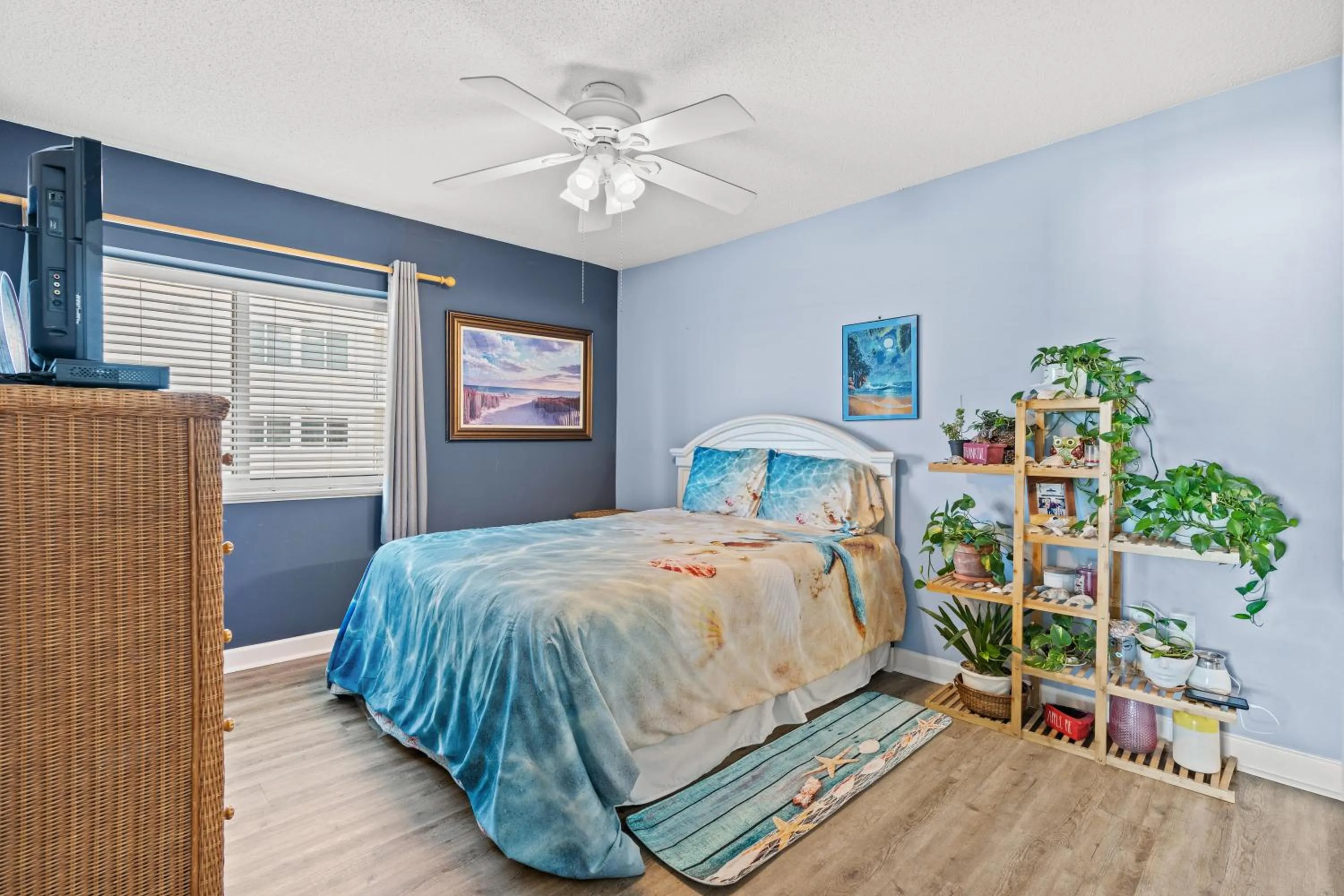 Bed in Crescent Beauty