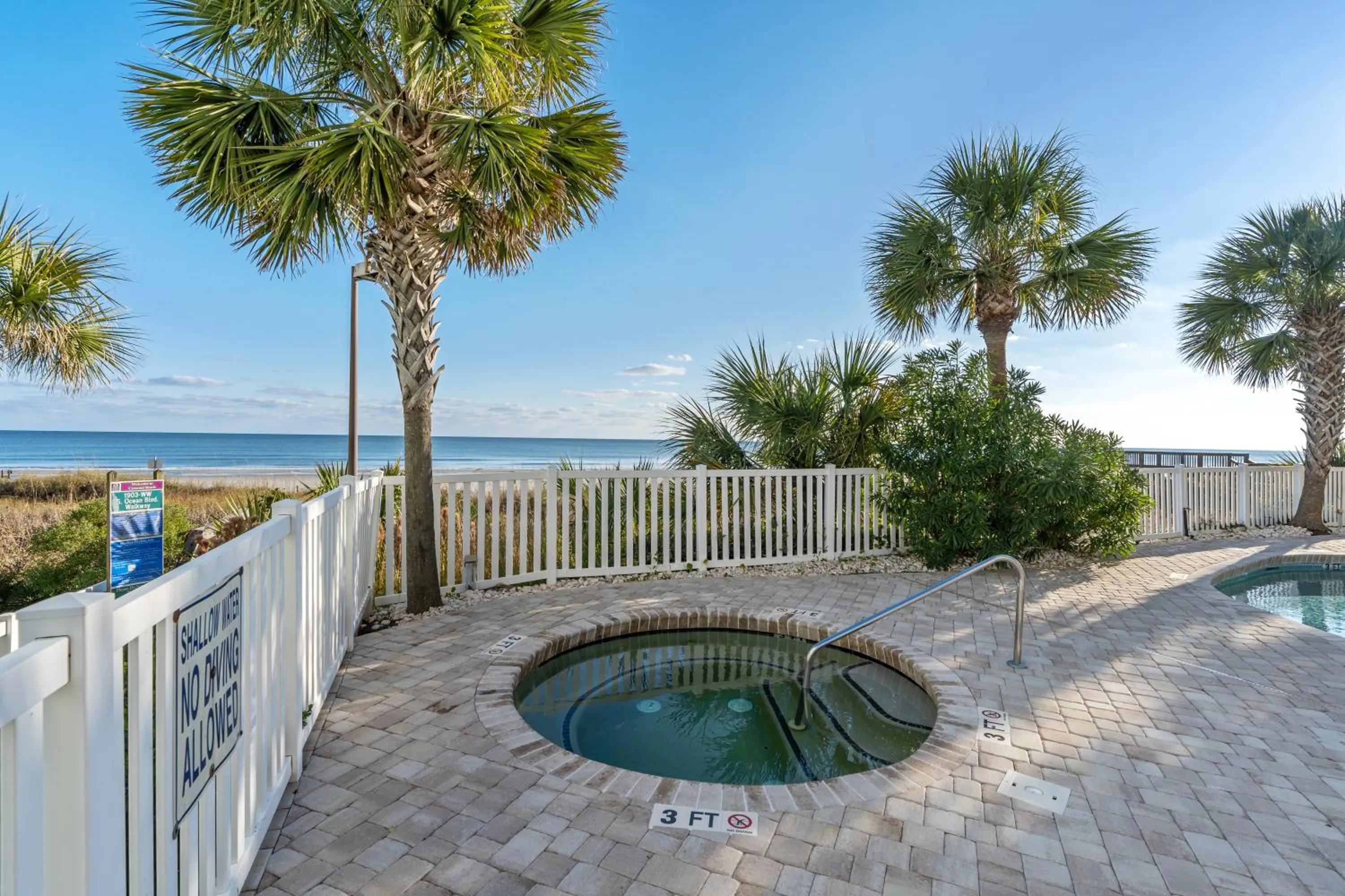 Hot Tub in Crescent Beauty