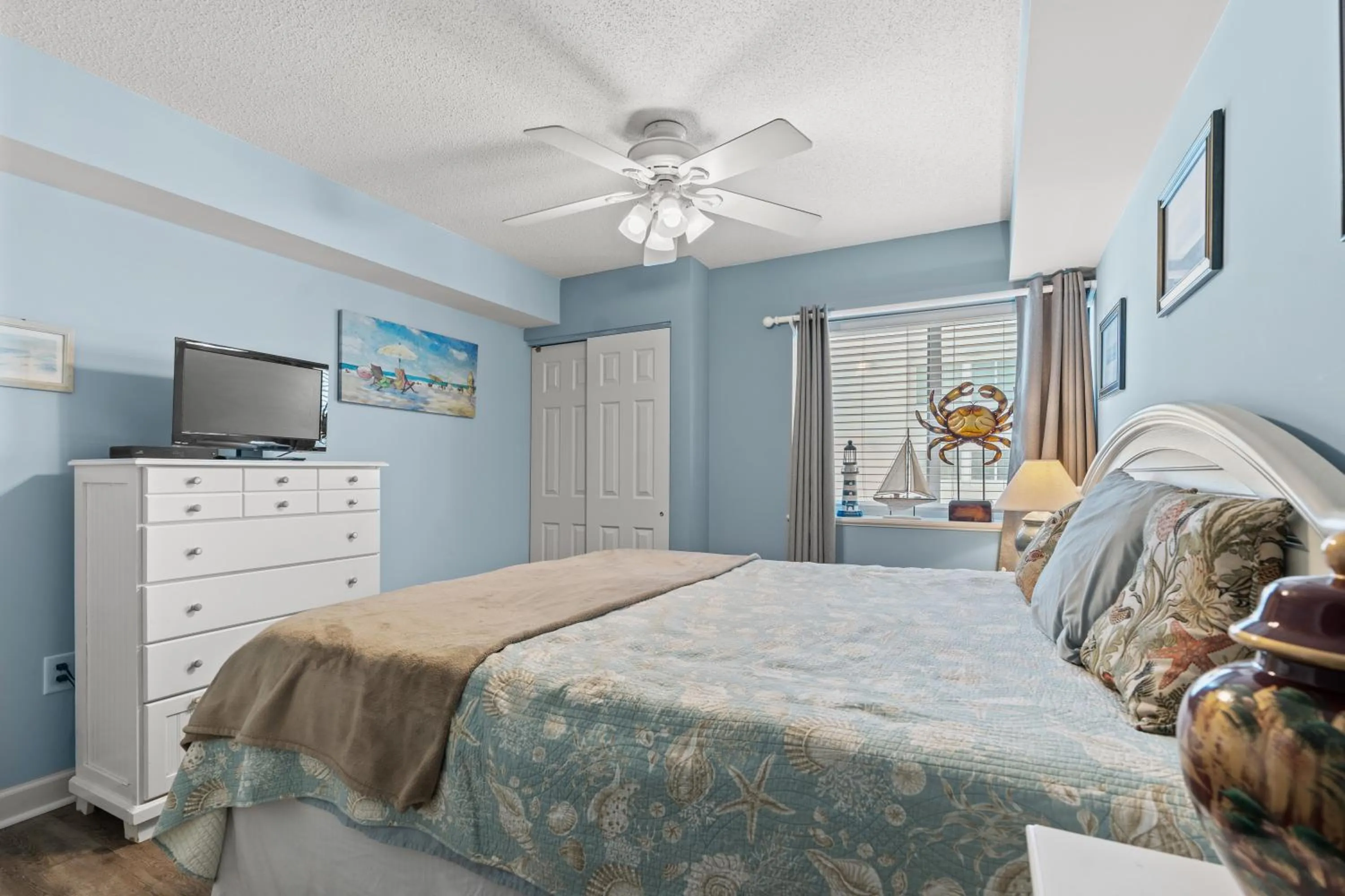 Bed in Crescent Beauty