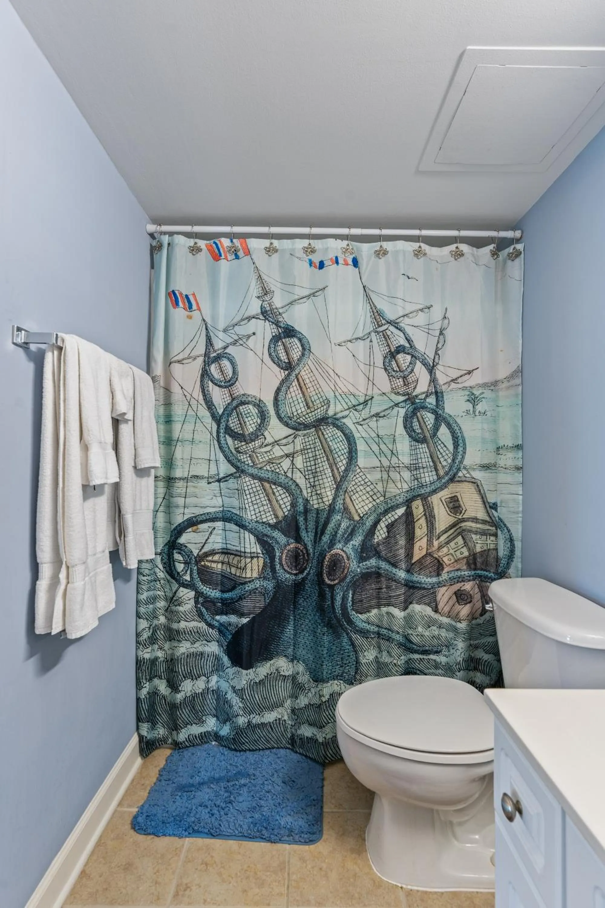 Toilet in Crescent Beauty