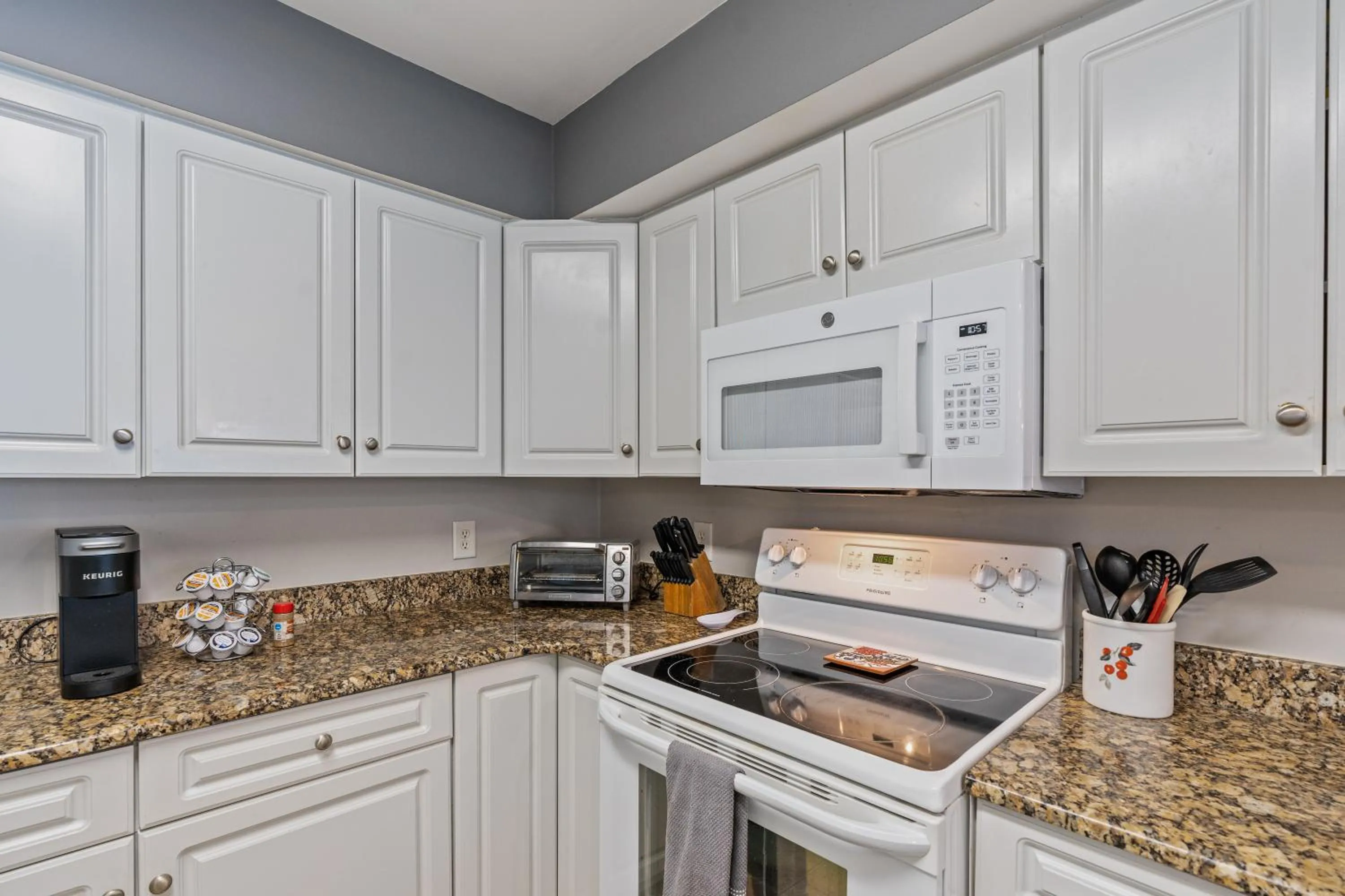 Coffee/tea facilities in Crescent Beauty