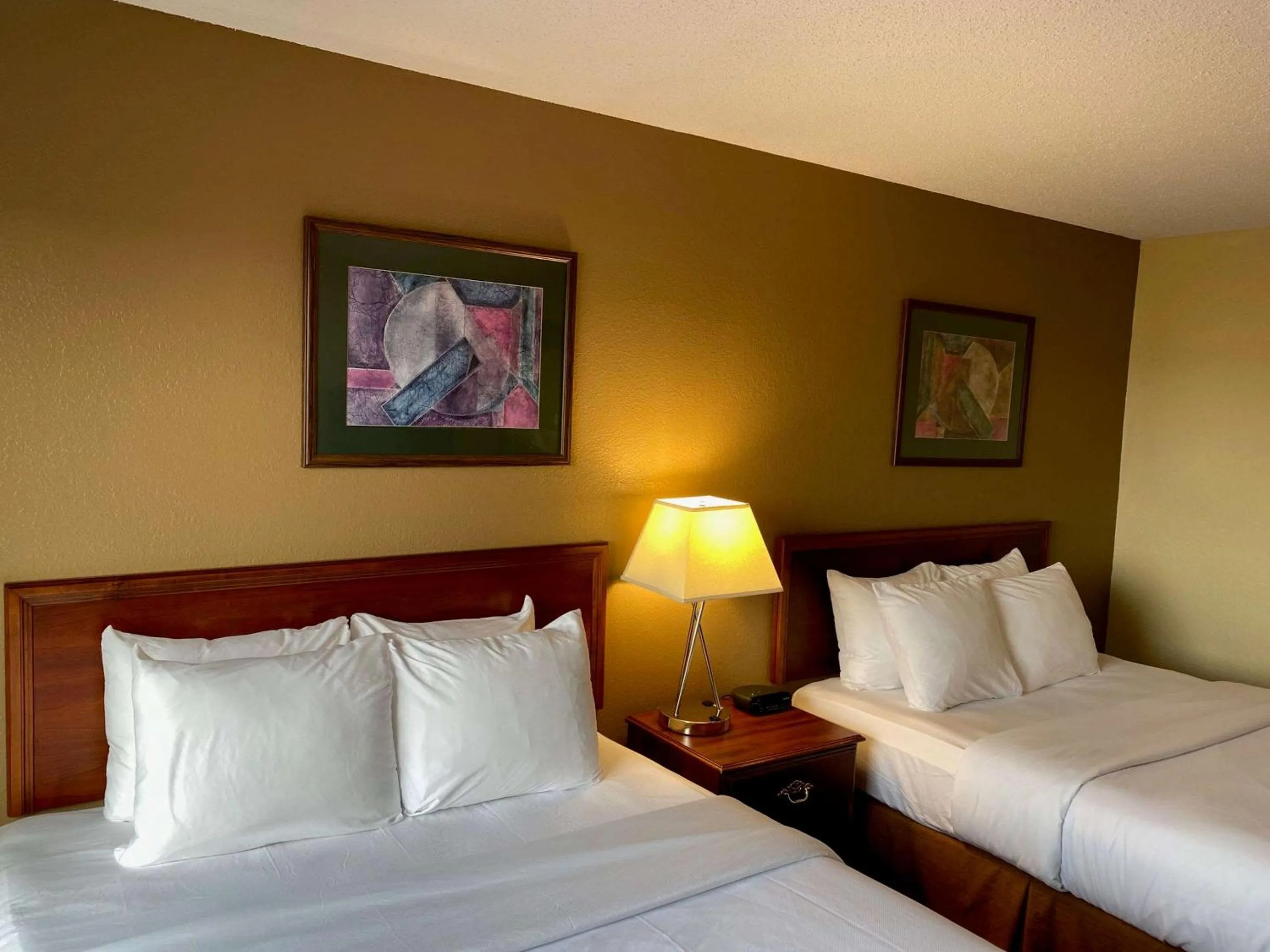 Bed in Comfort Inn & Suites Morton - Peoria