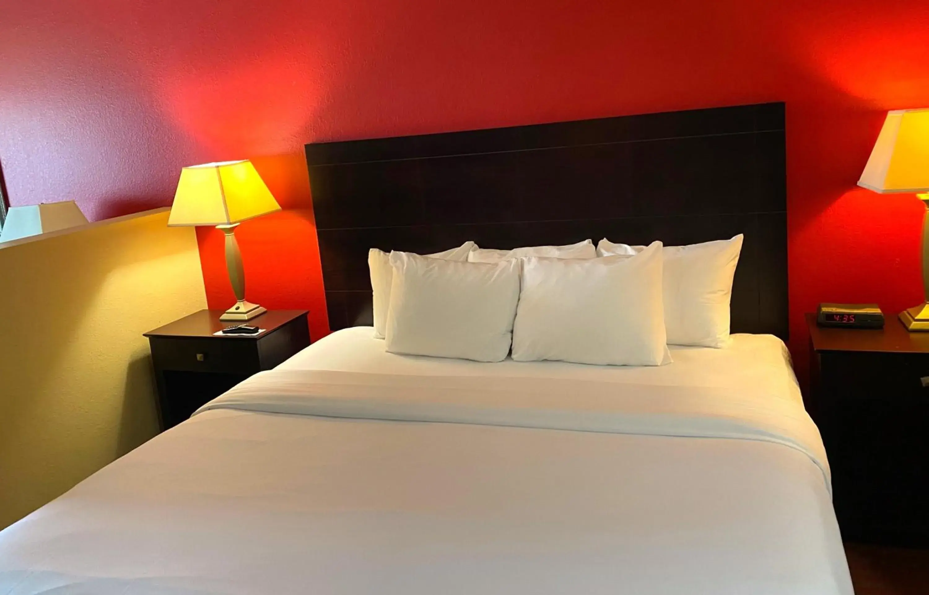 Bed in Comfort Inn & Suites Morton - Peoria Bed in Comfort Inn & Suites Morton - Peoria