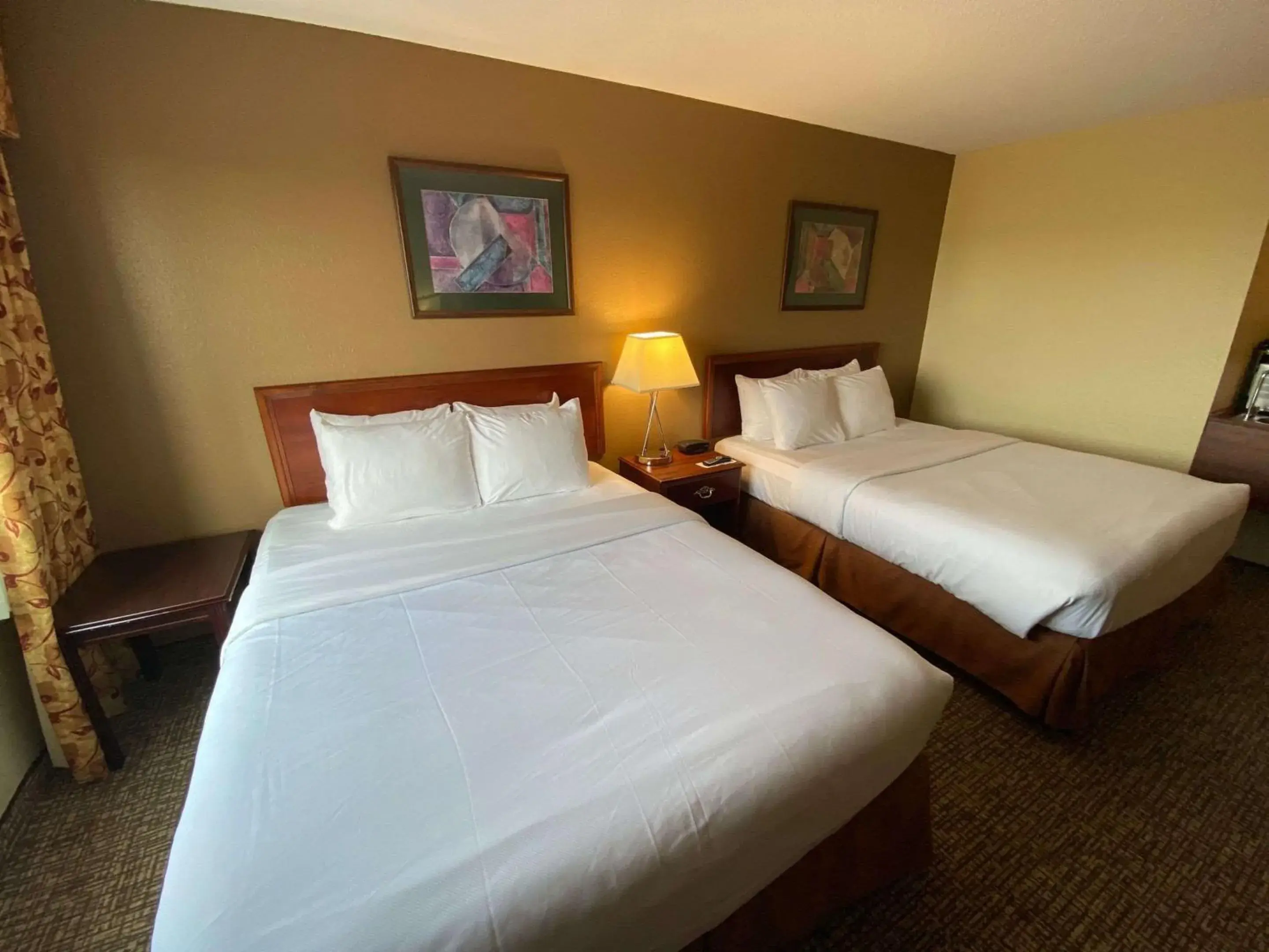 Bed in Comfort Inn & Suites Morton - Peoria Bed in Comfort Inn & Suites Morton - Peoria