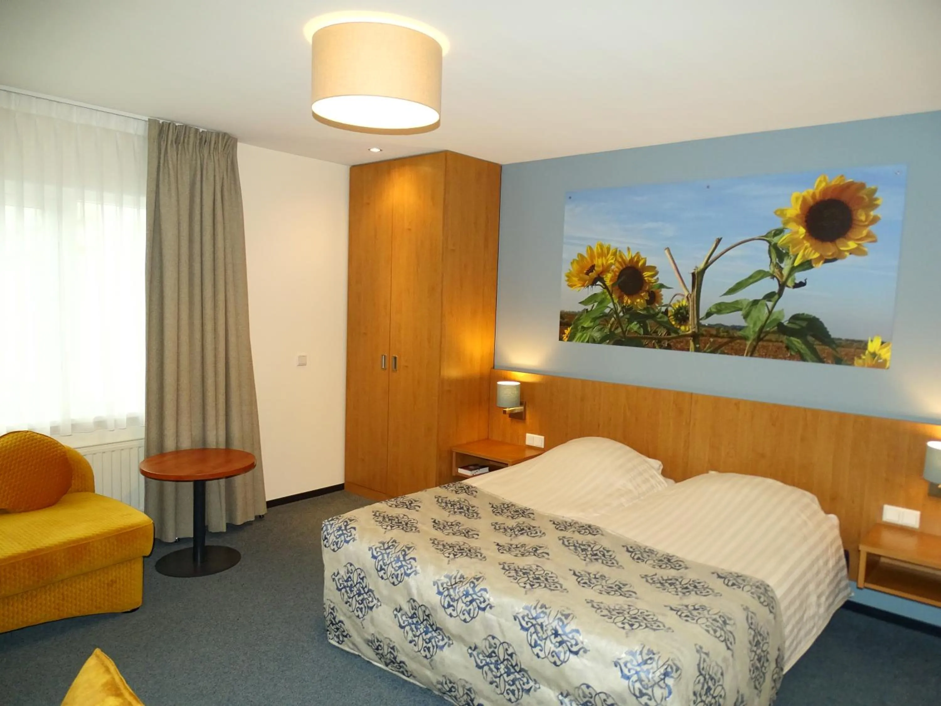 Guests, Bed in Hotel Café Restaurant "De Kroon"